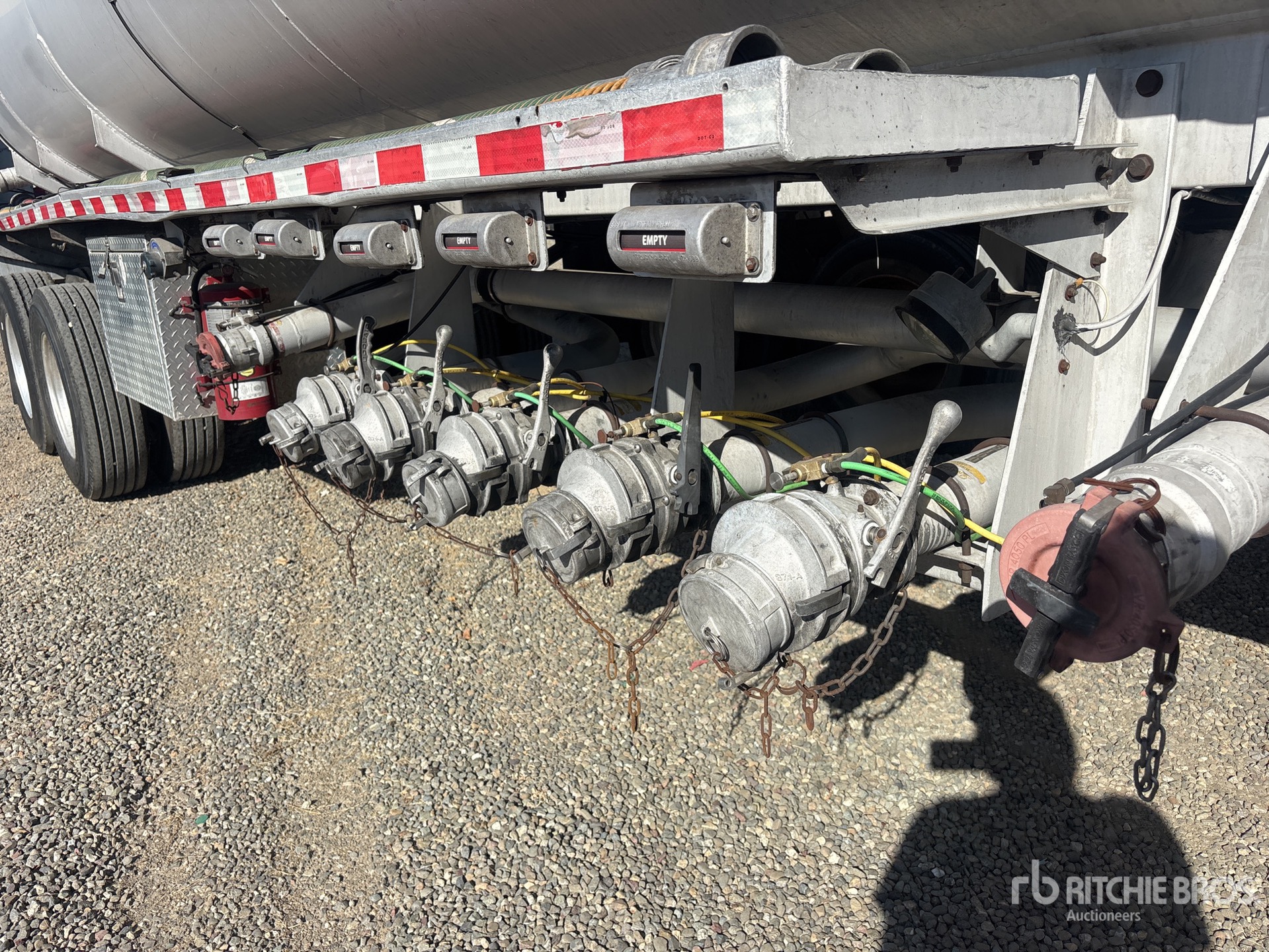 1989 Fruehauf 9400 gal T/A