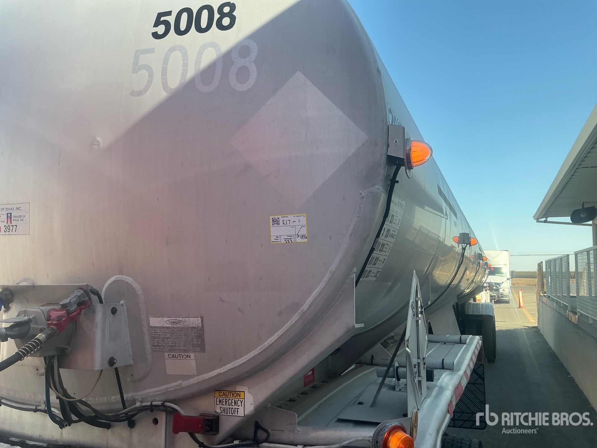 1989 Fruehauf 9400 gal T/A