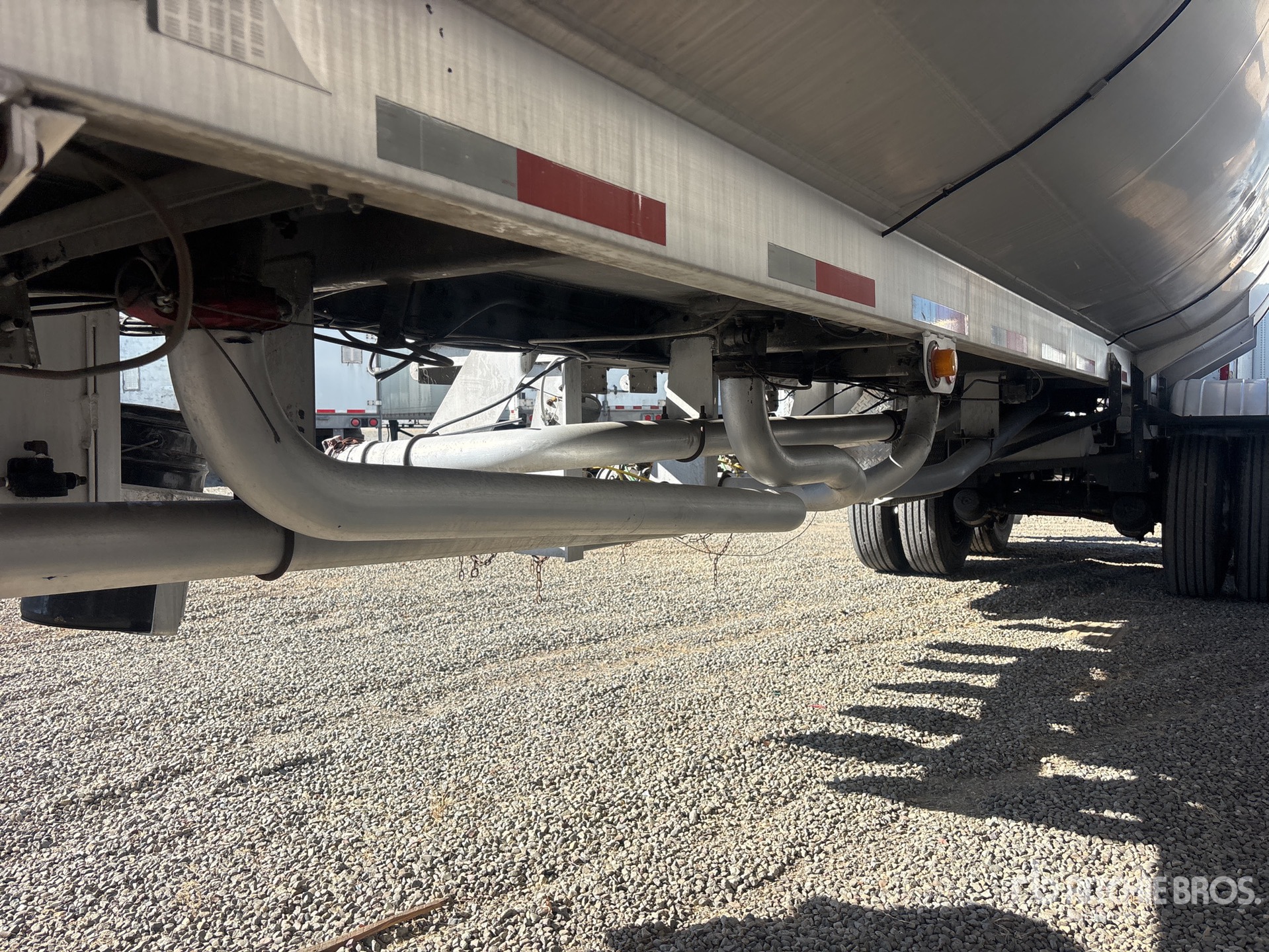 1989 Fruehauf 9400 gal T/A