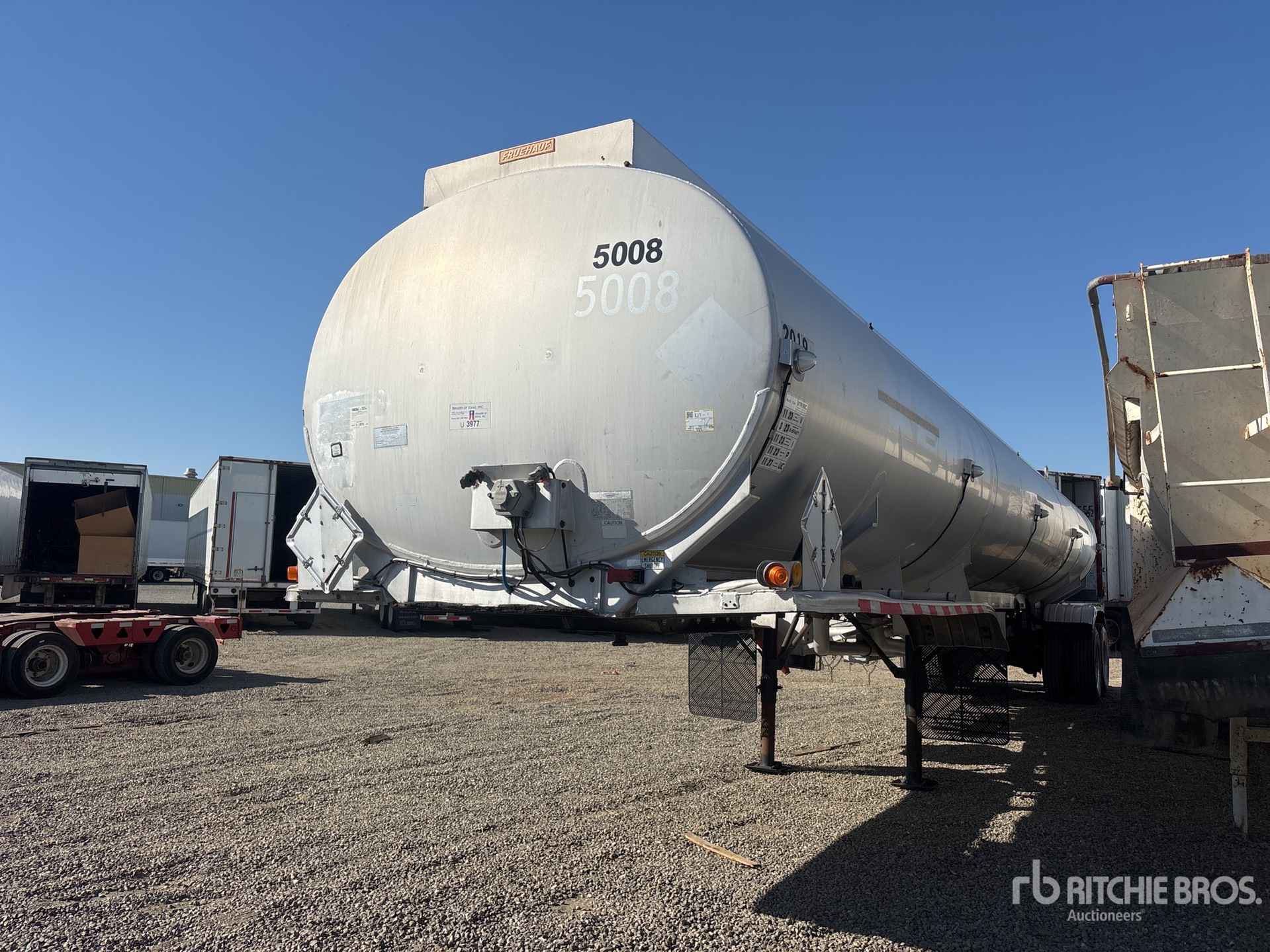 1989 Fruehauf 9400 gal T/A