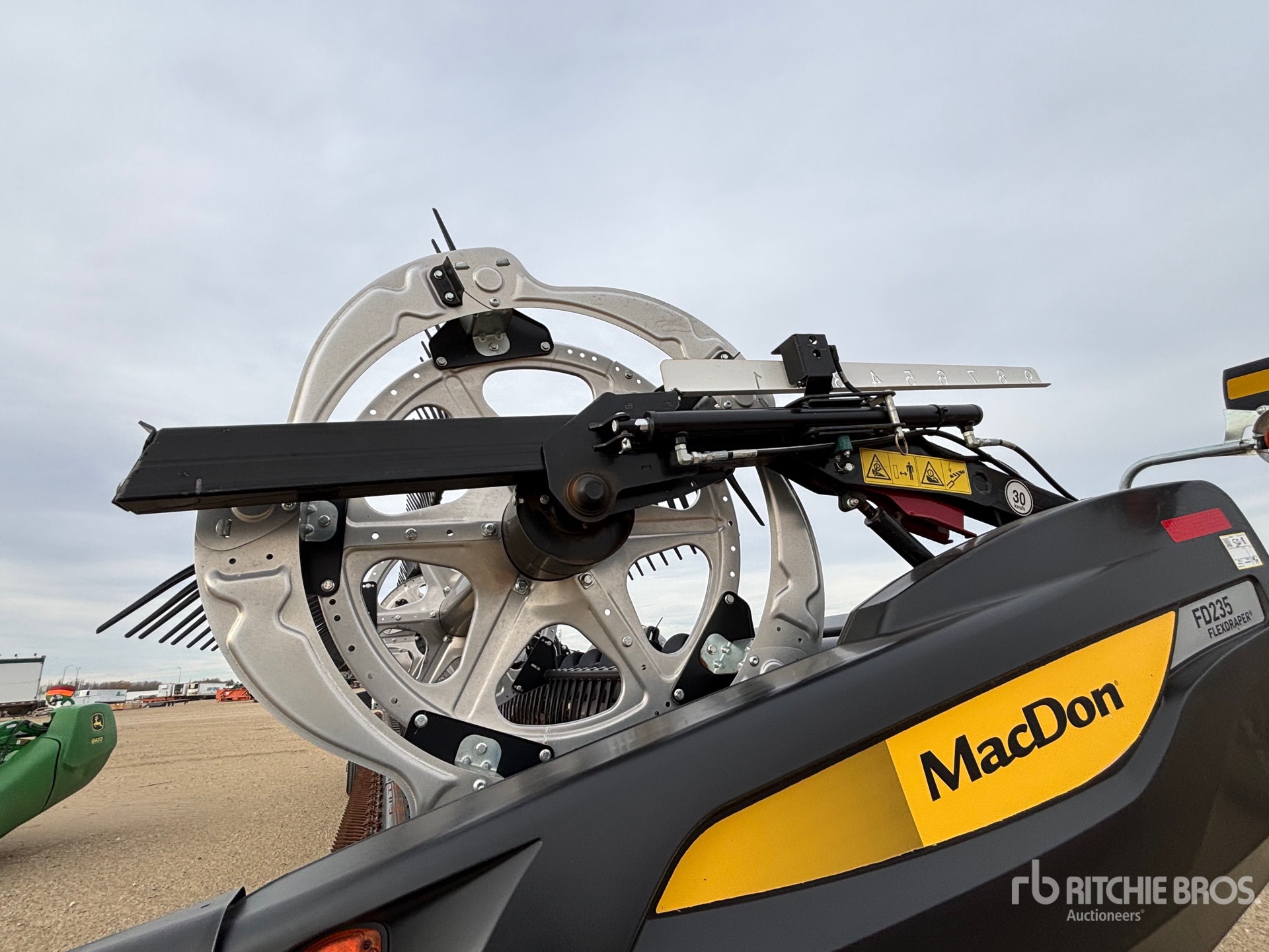 2022 Macdon FD235