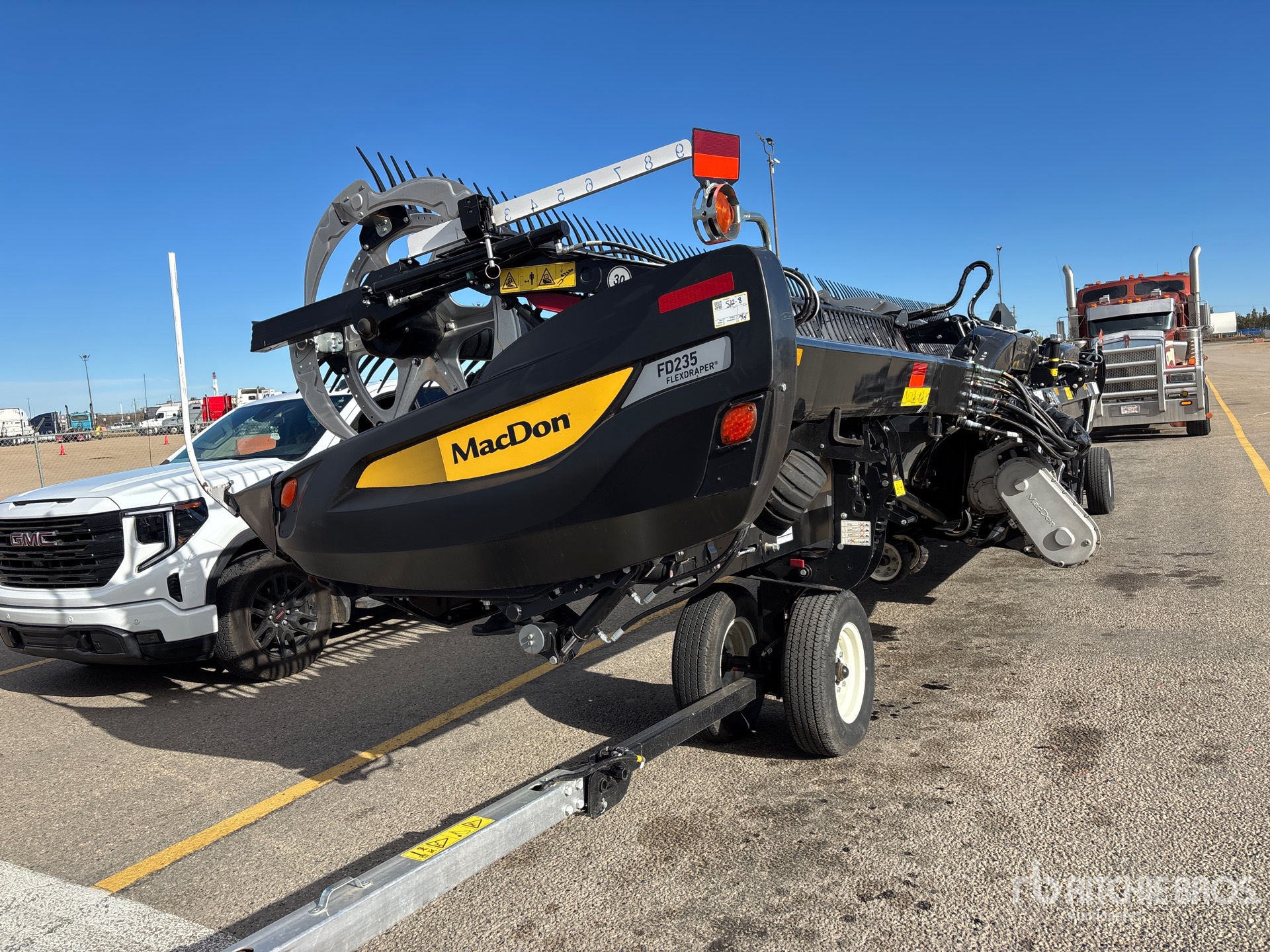 2022 Macdon FD235