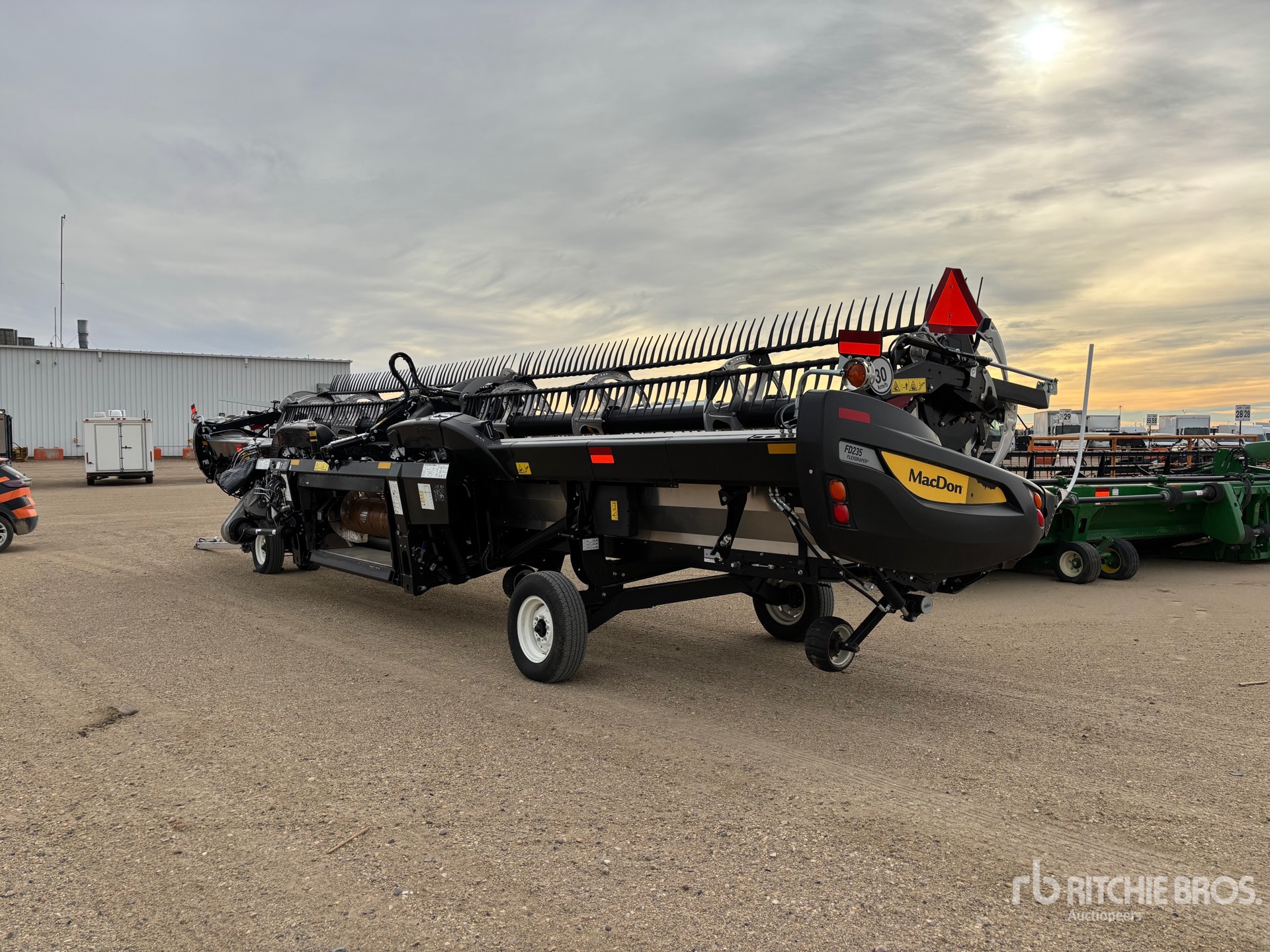 2022 Macdon FD235