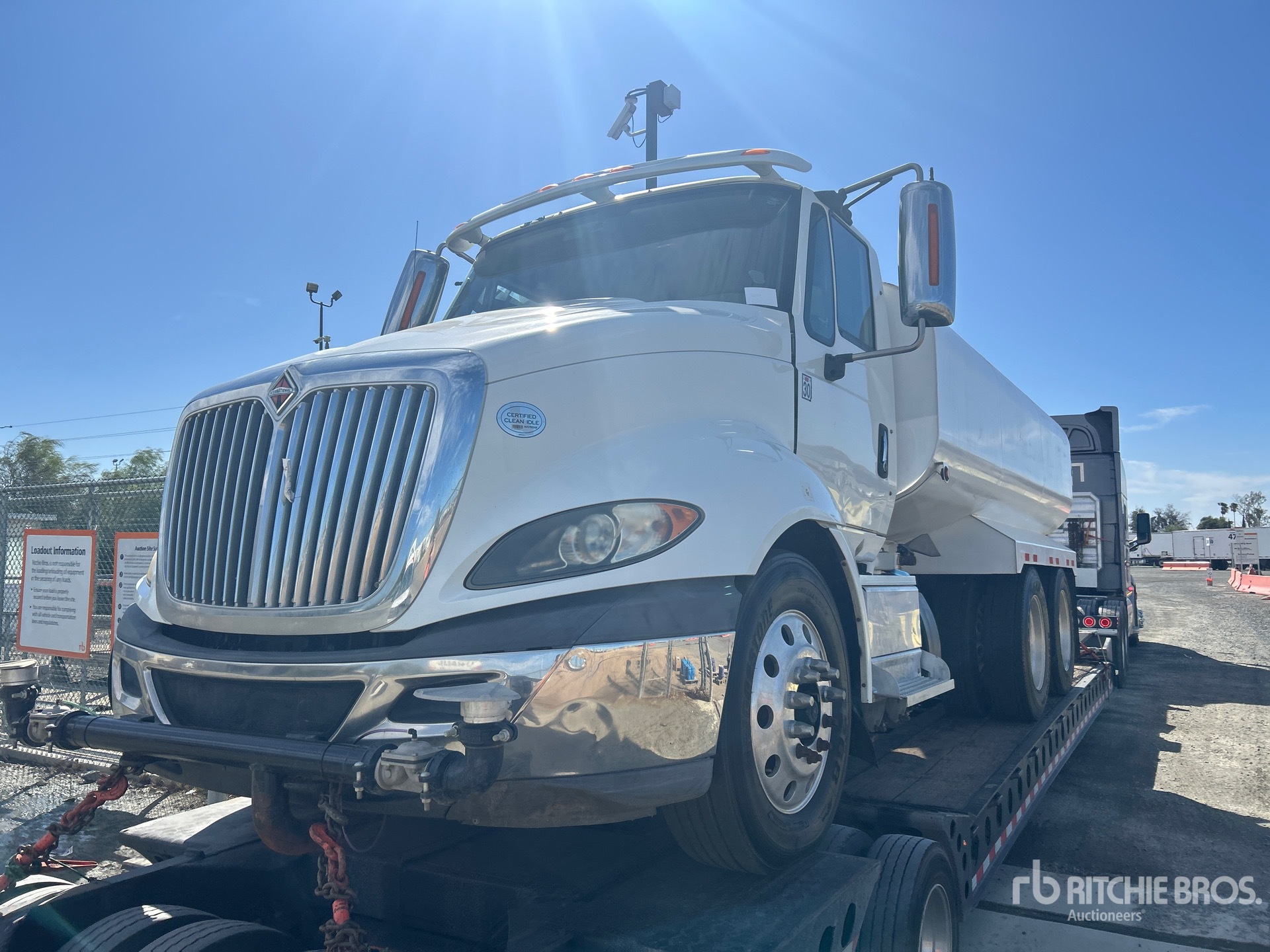 2015 International LF677