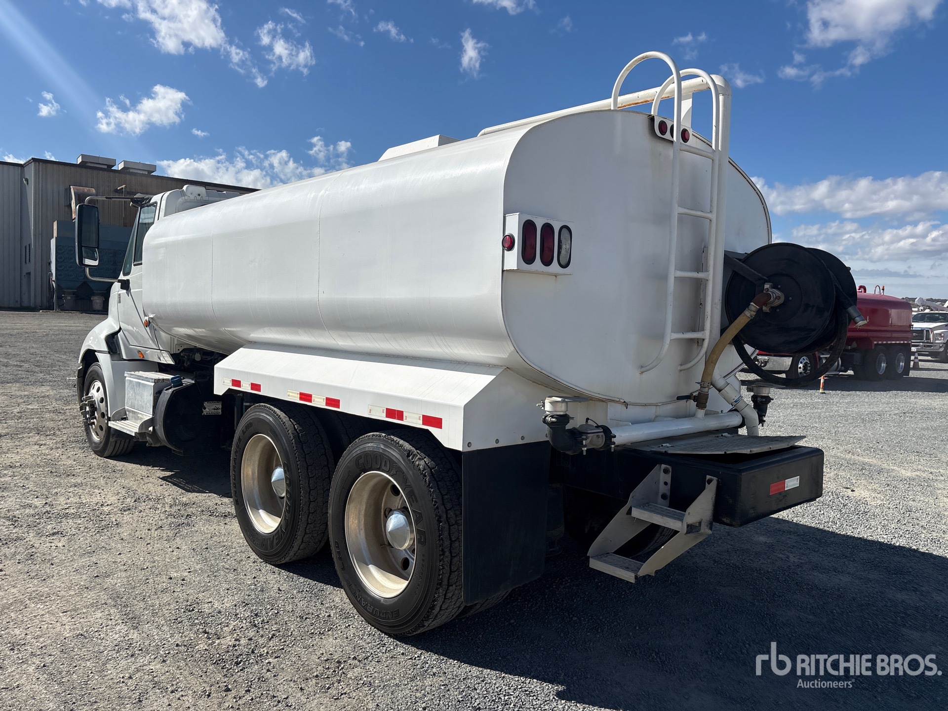 2015 International LF677