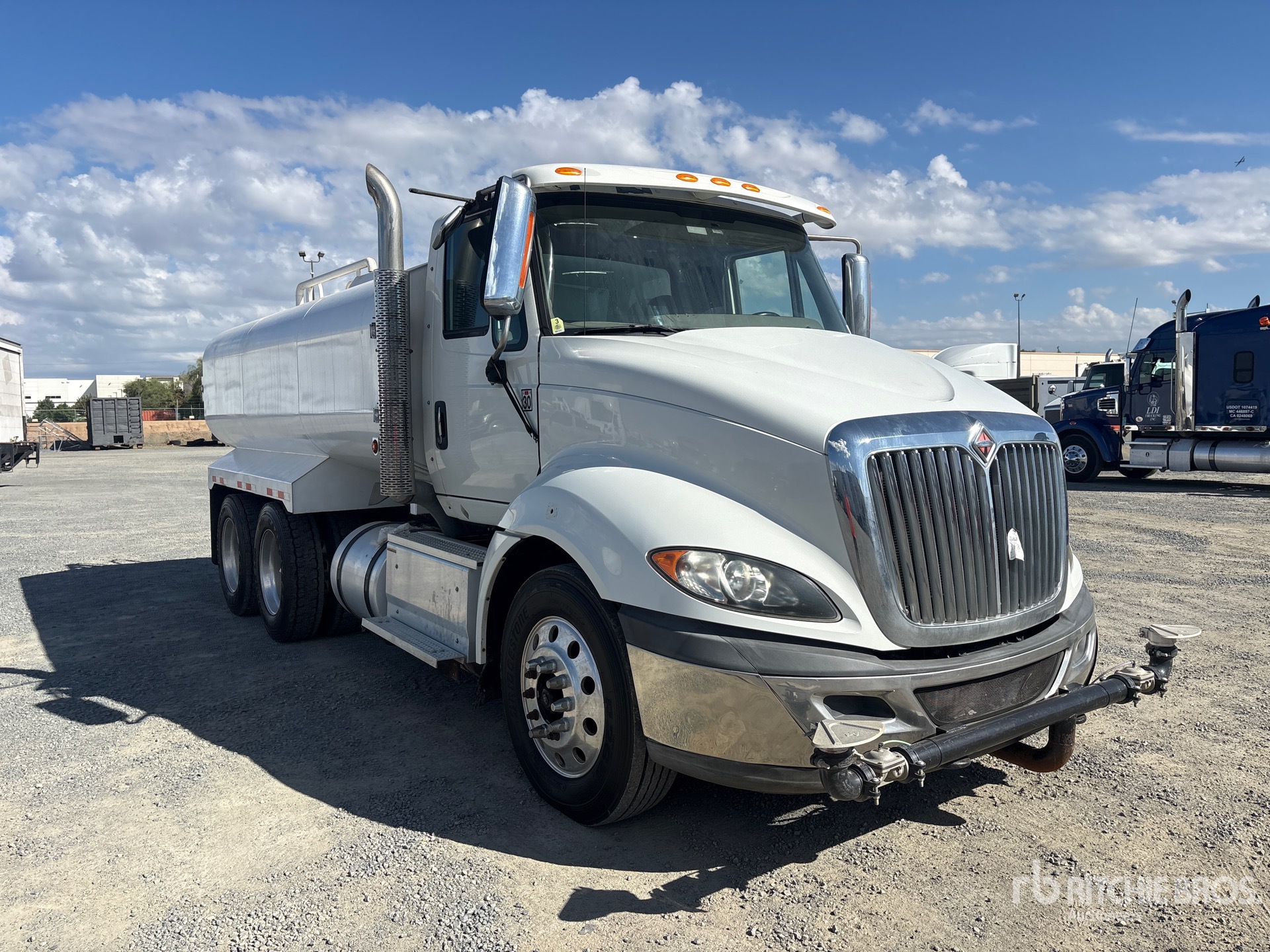 2015 International LF677