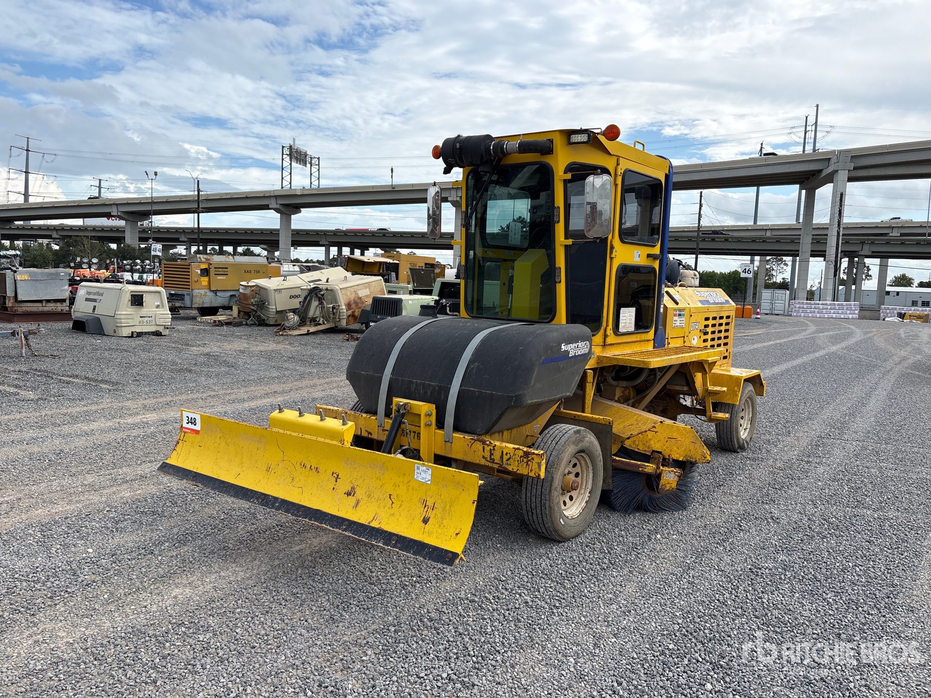 Photo of 2017 Superior DT74J