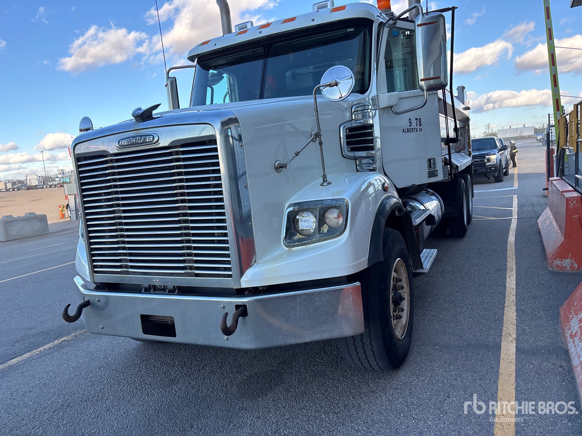 2014 Freightliner CORONADO 122