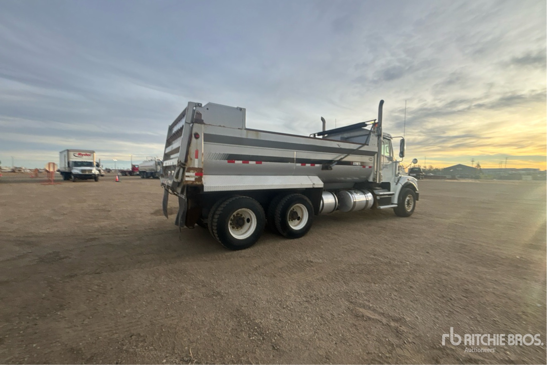 2014 Freightliner CORONADO 122
