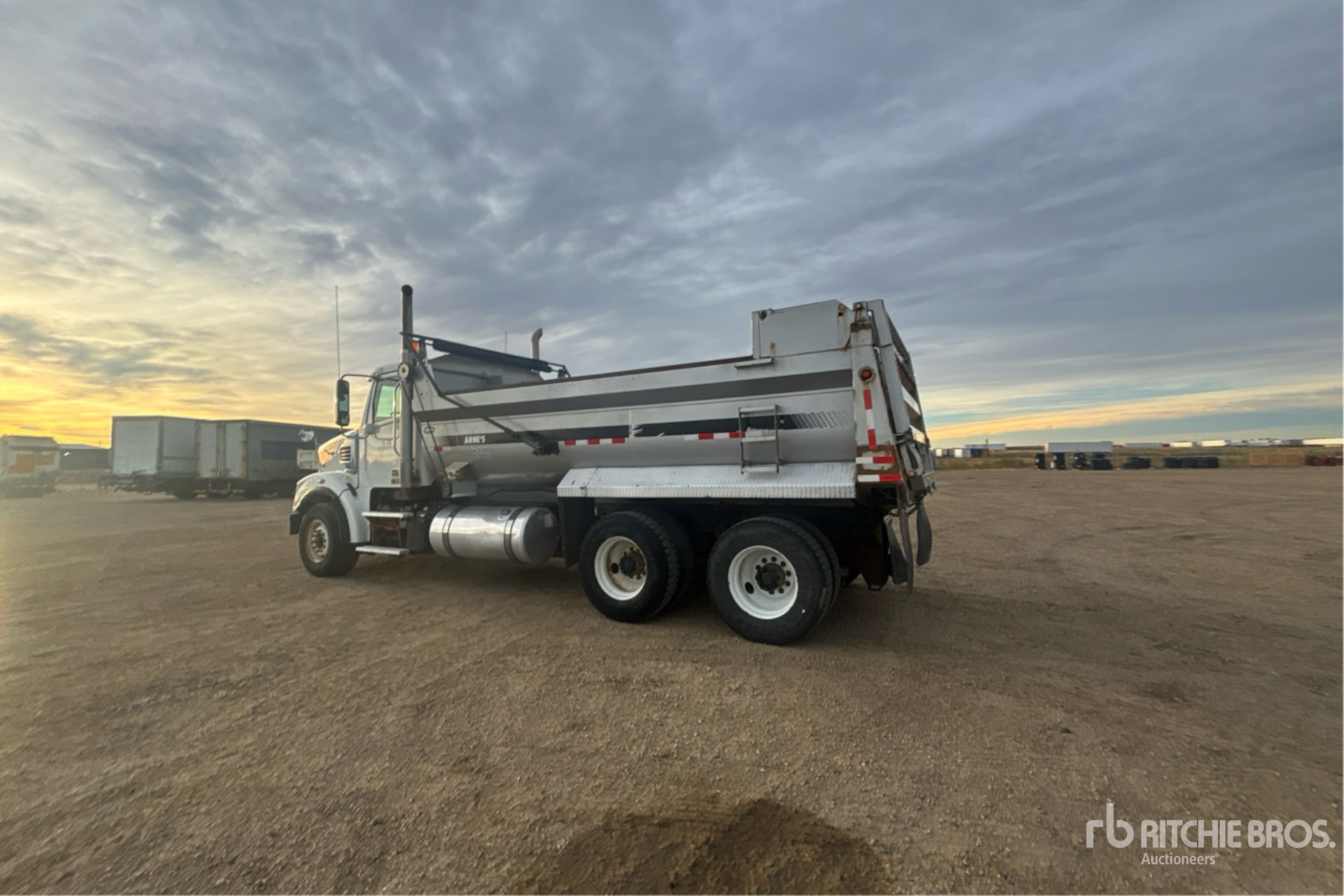 2014 Freightliner CORONADO 122