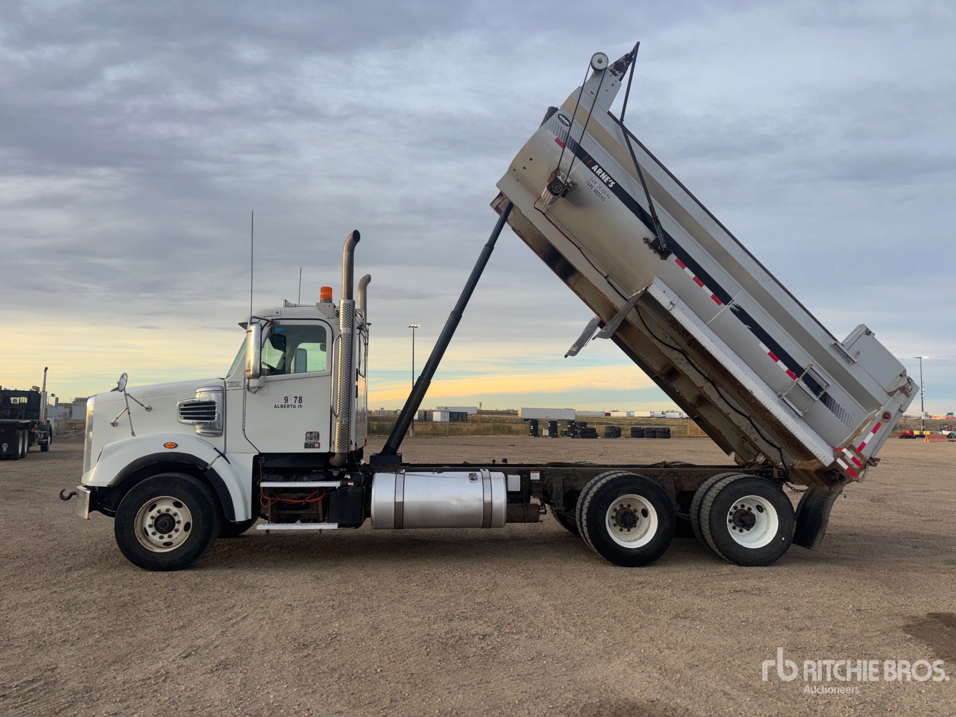 2014 Freightliner CORONADO 122