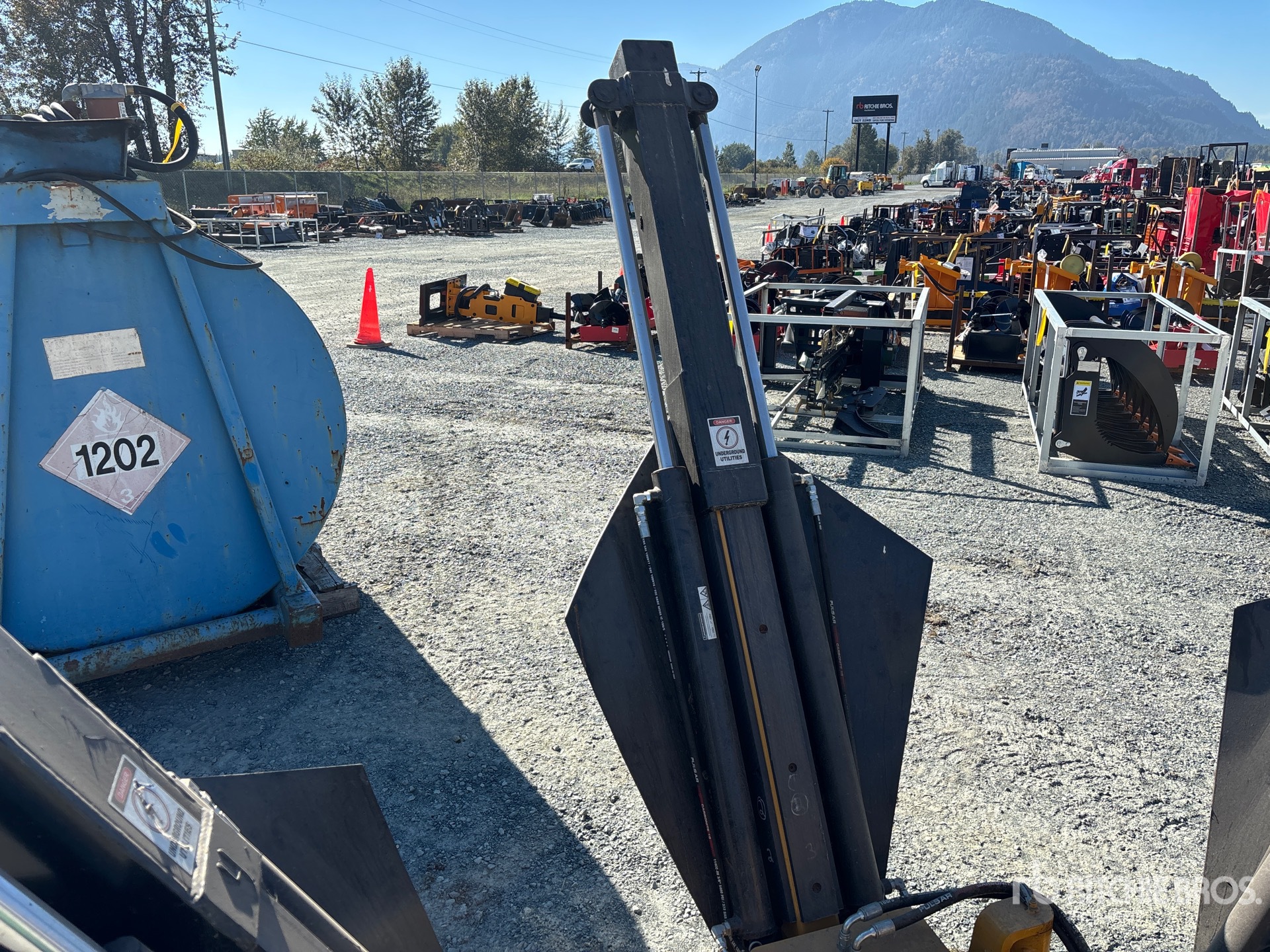Holt 44 IN SKID STEER TREE SPADE