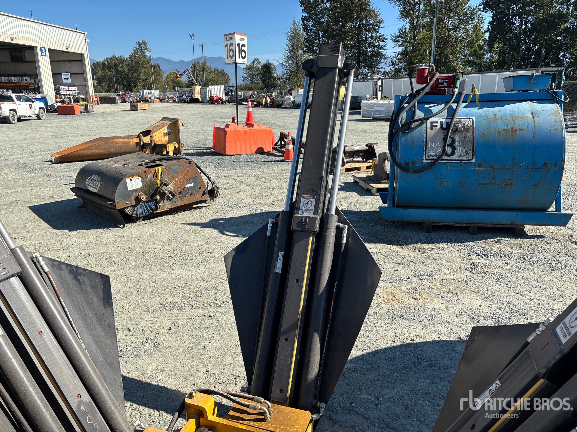 Holt 44 IN SKID STEER TREE SPADE