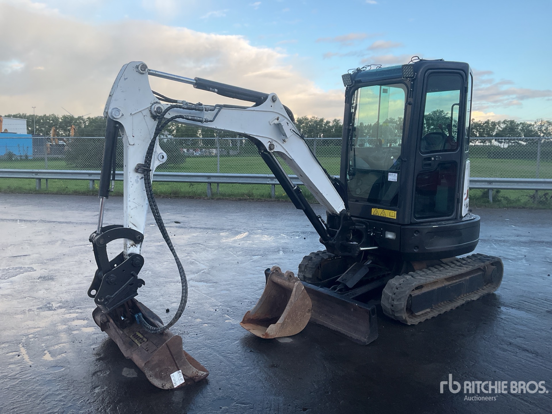 Photo of 2017 Bobcat E25