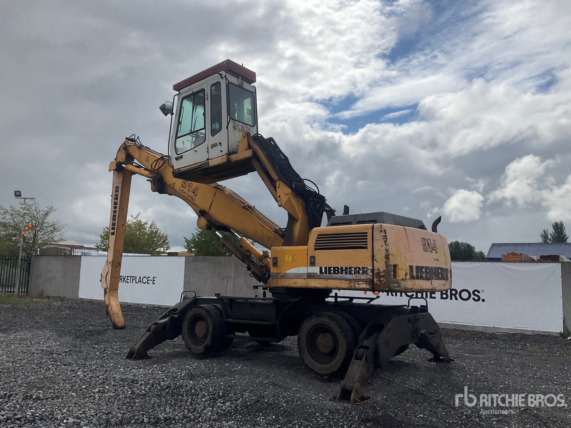 2003 Liebherr A914