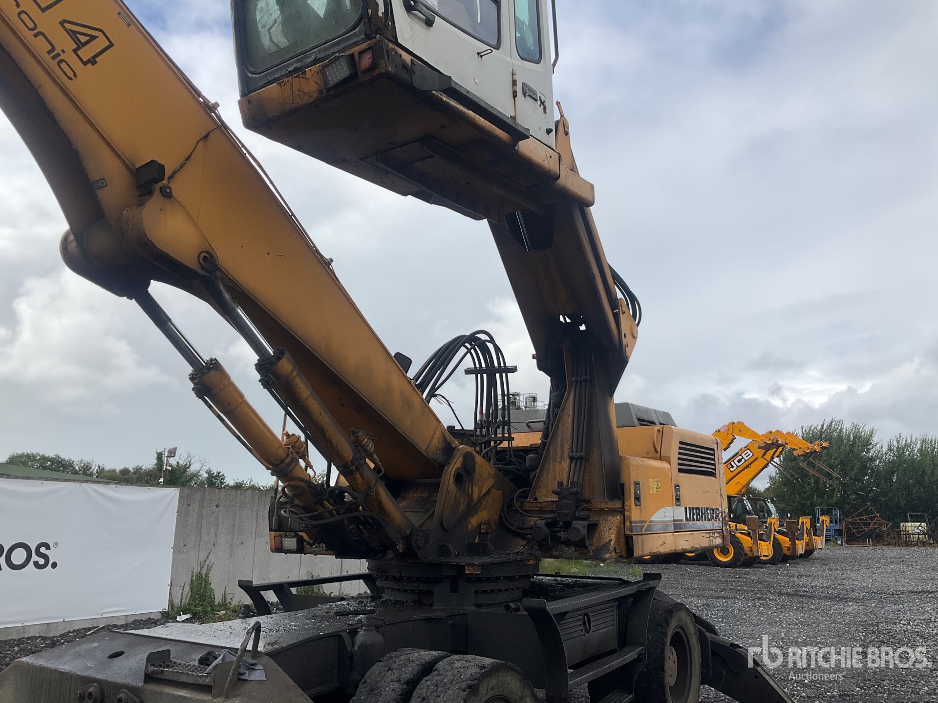 2003 Liebherr A914