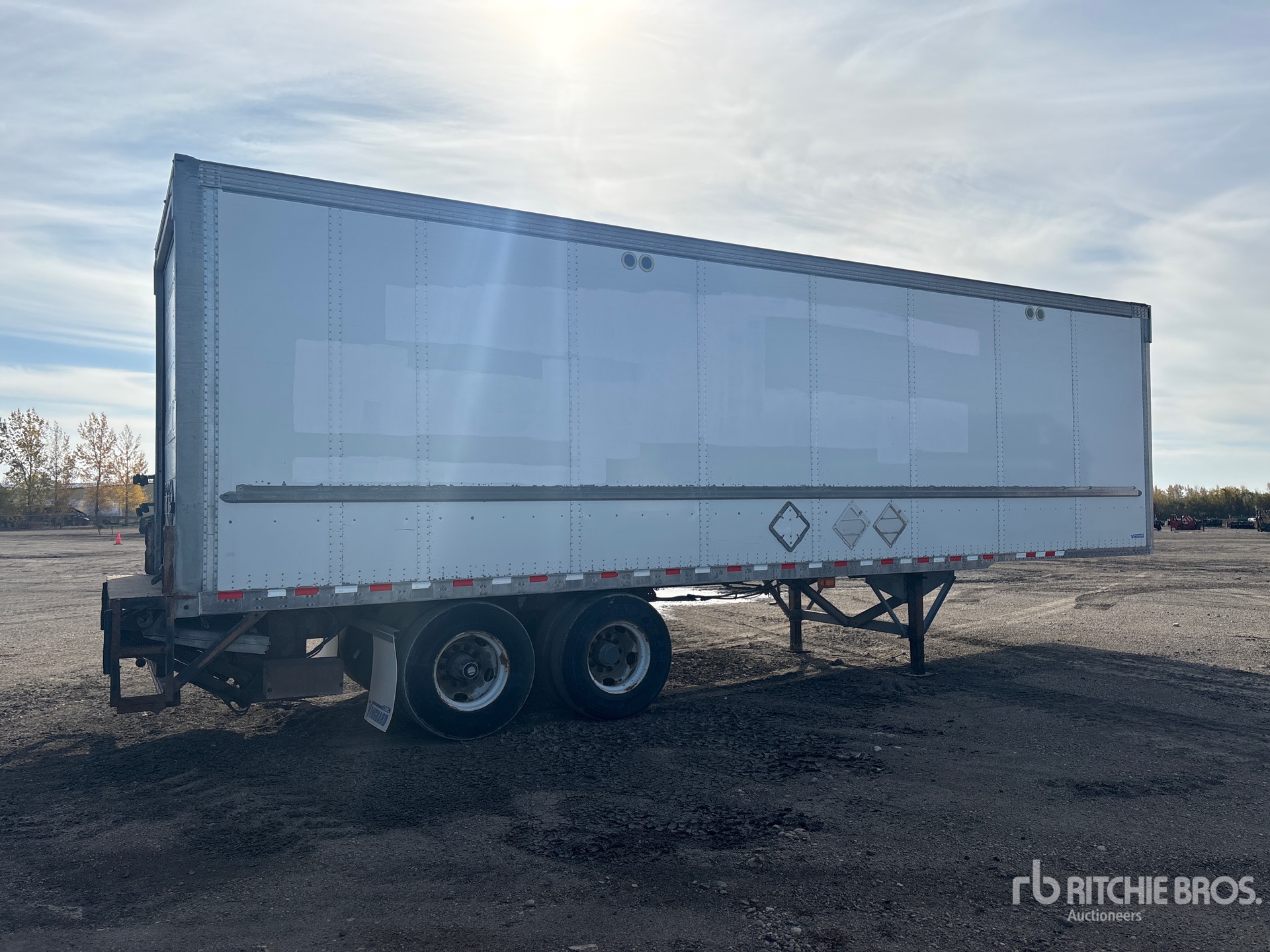 2014 Vanguard 32 FT X 102 IN T/A