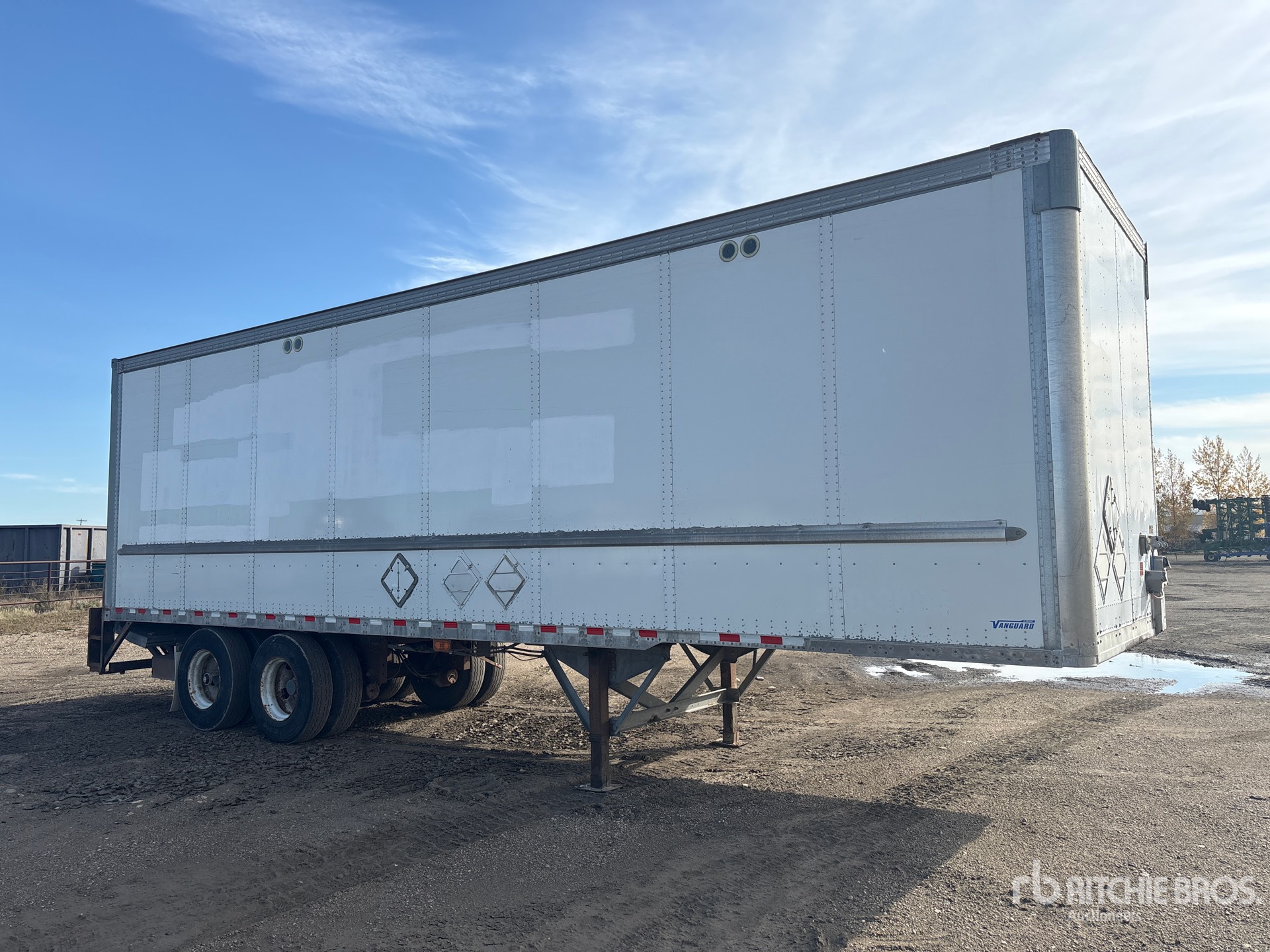 2014 Vanguard 32 FT X 102 IN T/A