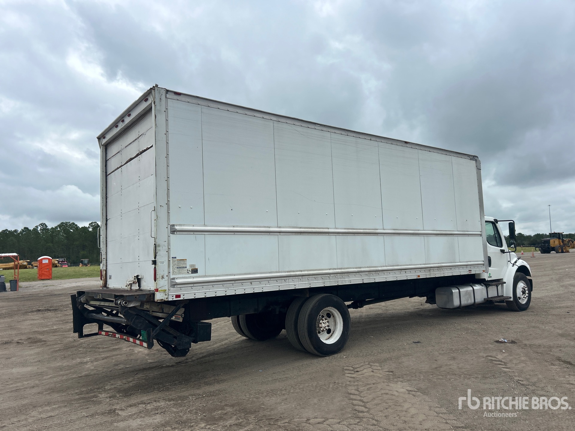 2006 Freightliner M2 106
