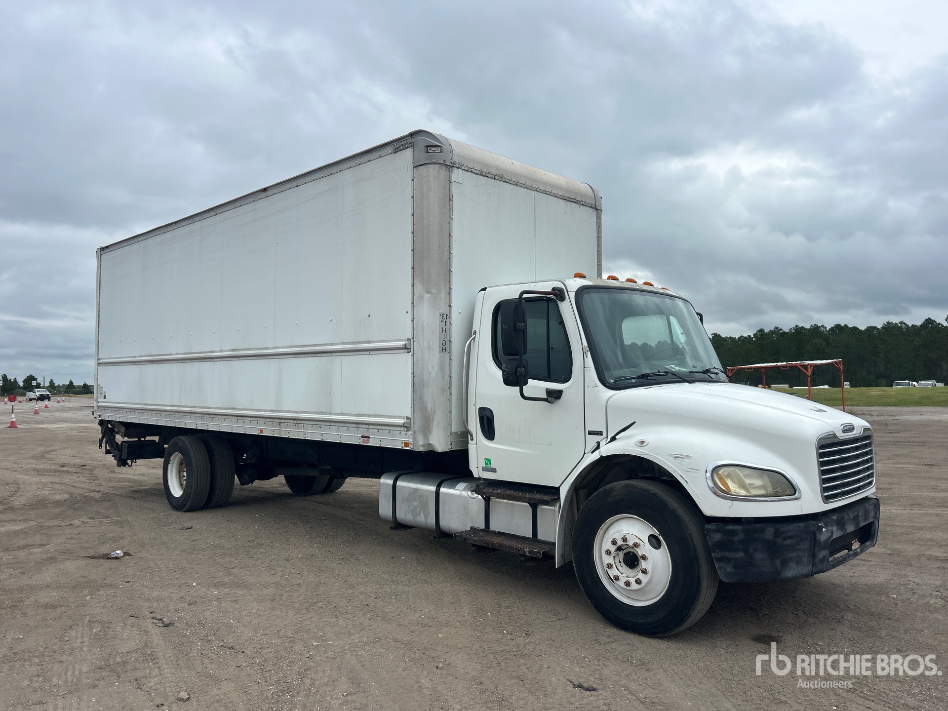 2006 Freightliner M2 106