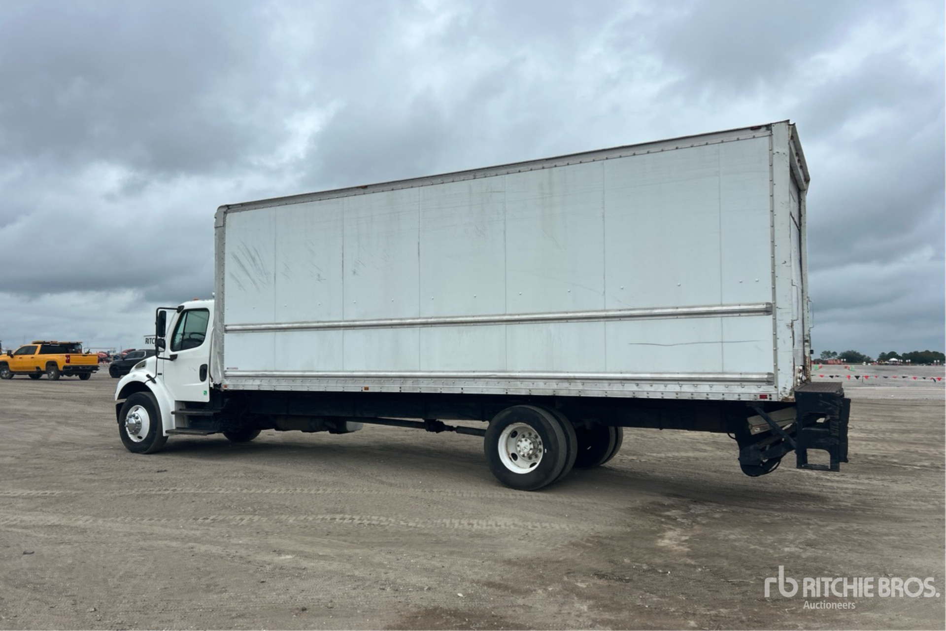 2006 Freightliner M2 106
