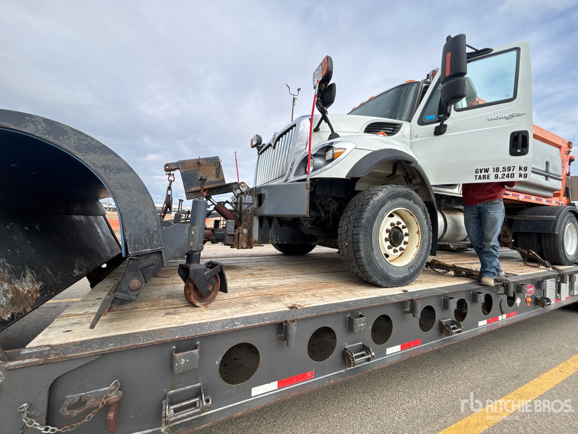 2011 International 7400 SBA