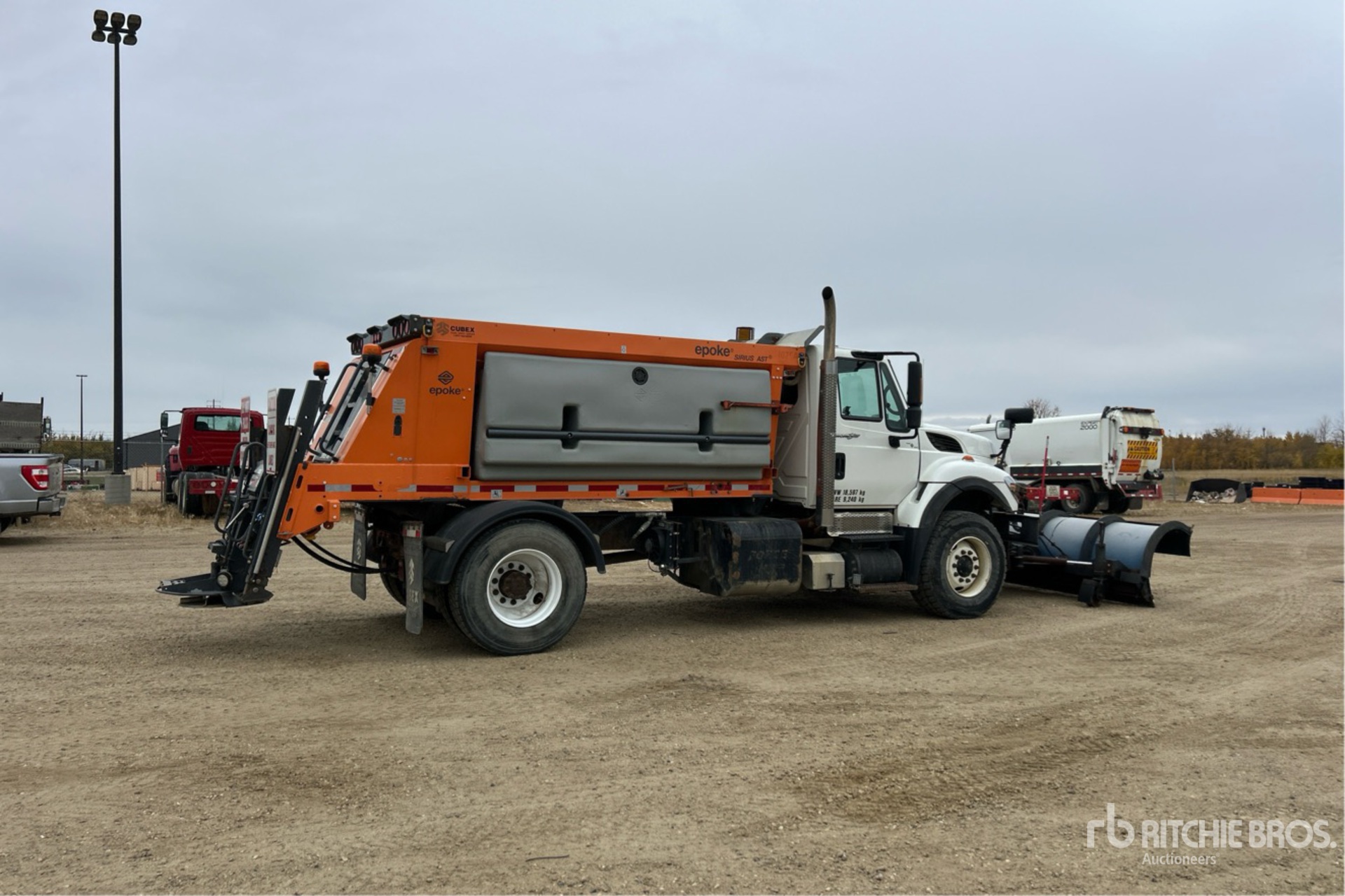 2011 International 7400 SBA