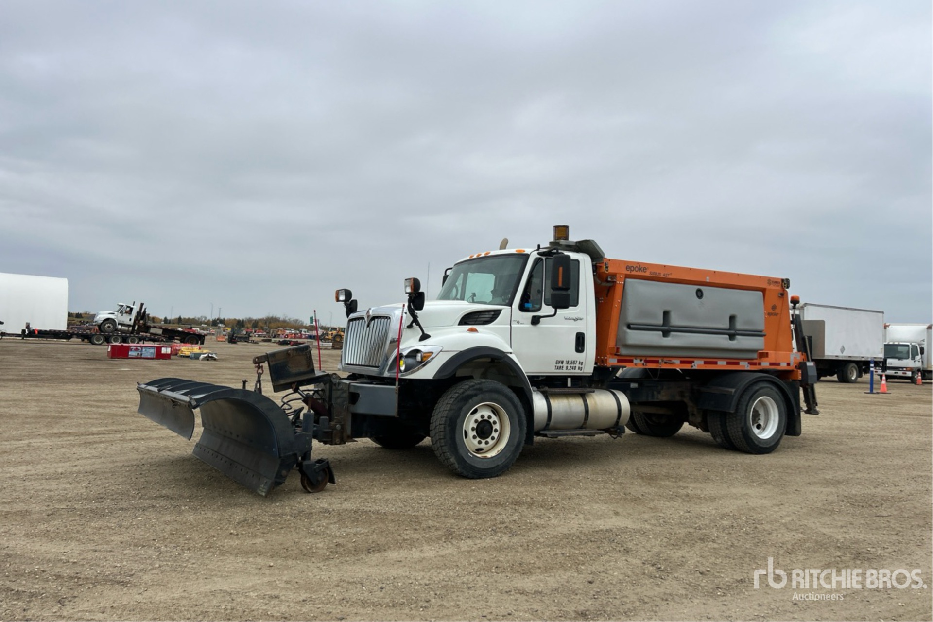 2011 International 7400 SBA