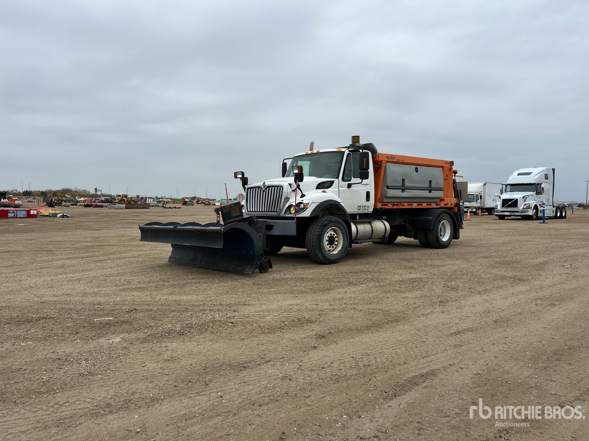 2011 International 7400 SBA