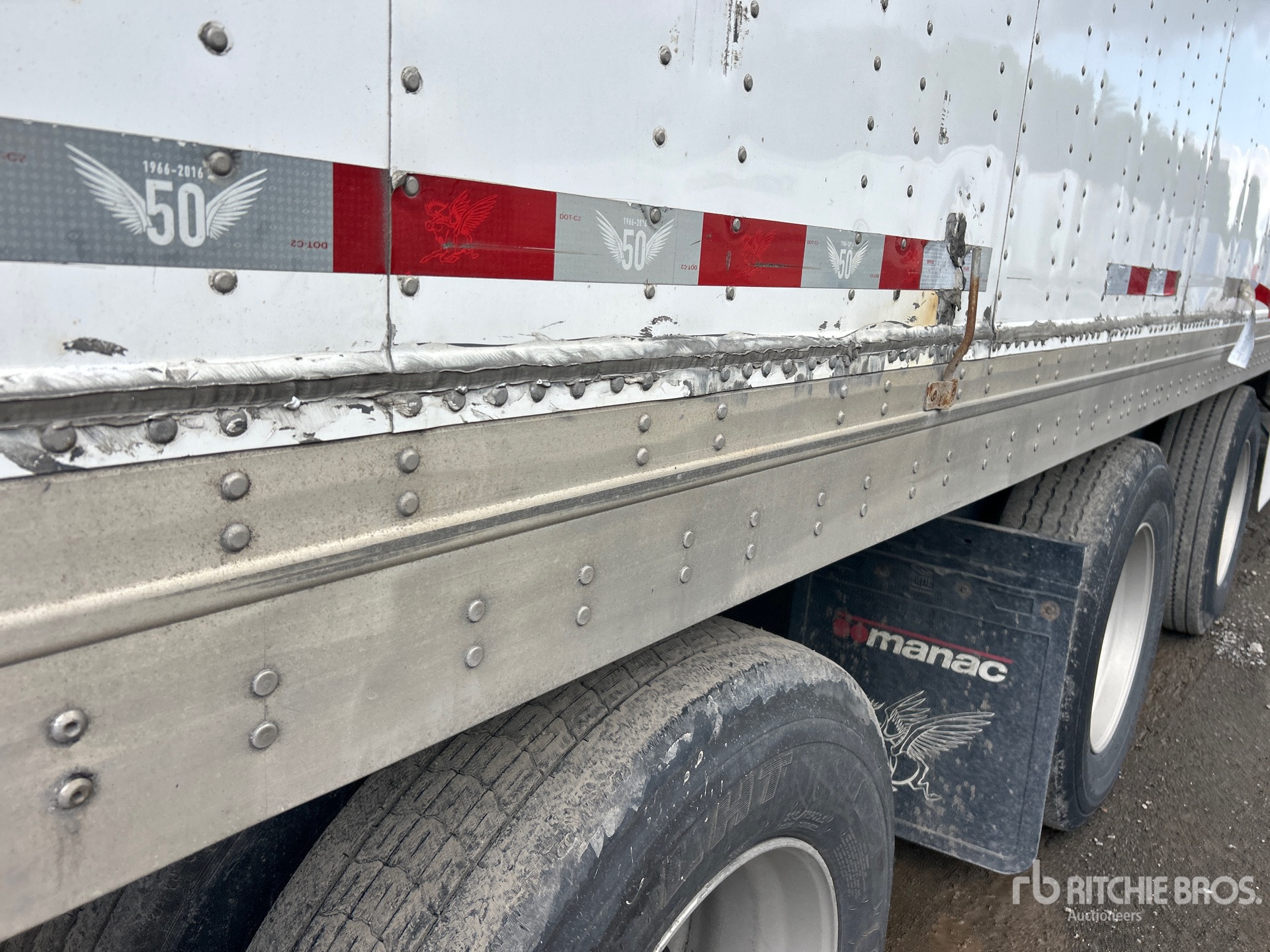 2017 Manac 53 FT X 102 IN TRI/A