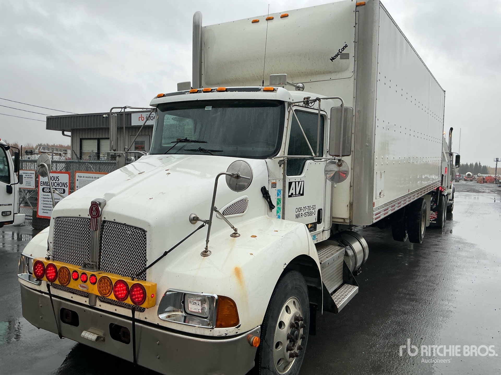 Photo of 2005 Kenworth T300