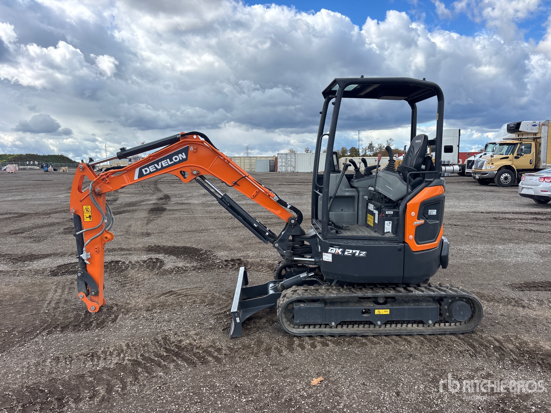 Photo of 2023 Develon DX27Z-7