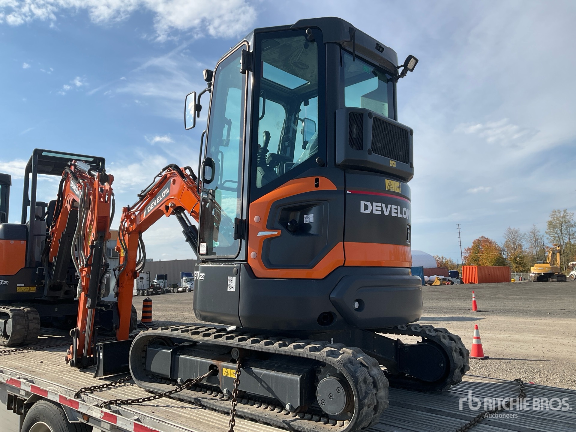 2023 Develon DX27Z-7