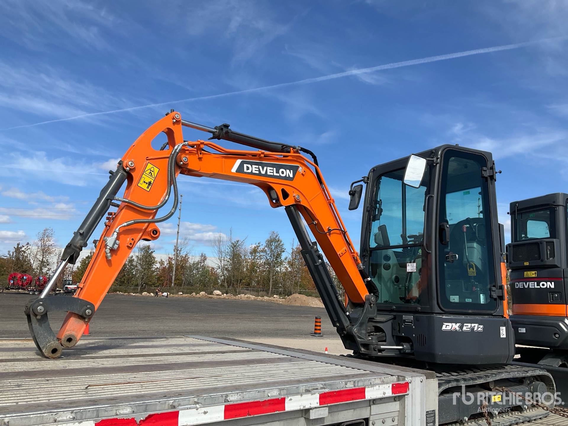 2023 Develon DX27Z-7