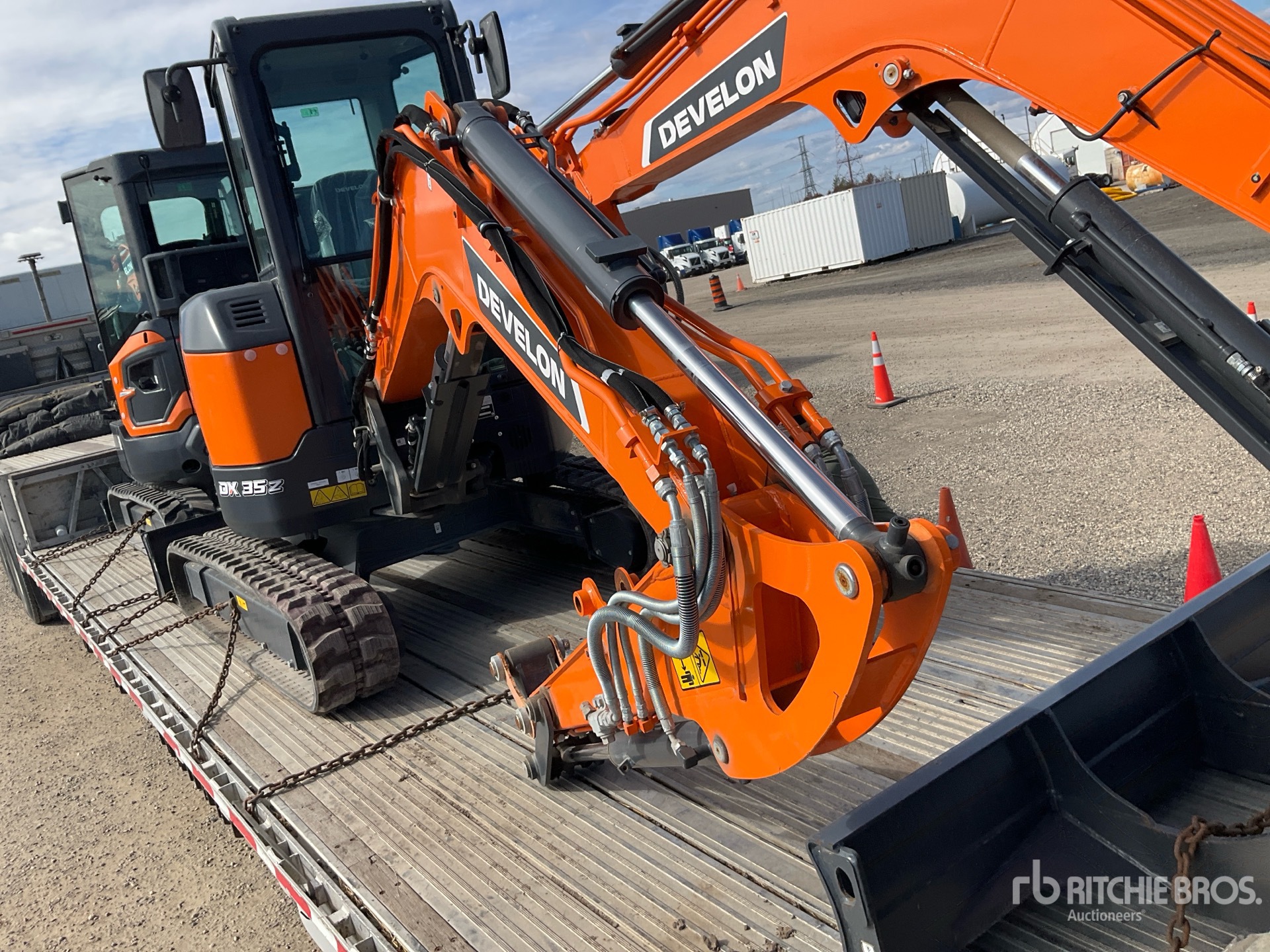 2024 Develon DX35Z-7