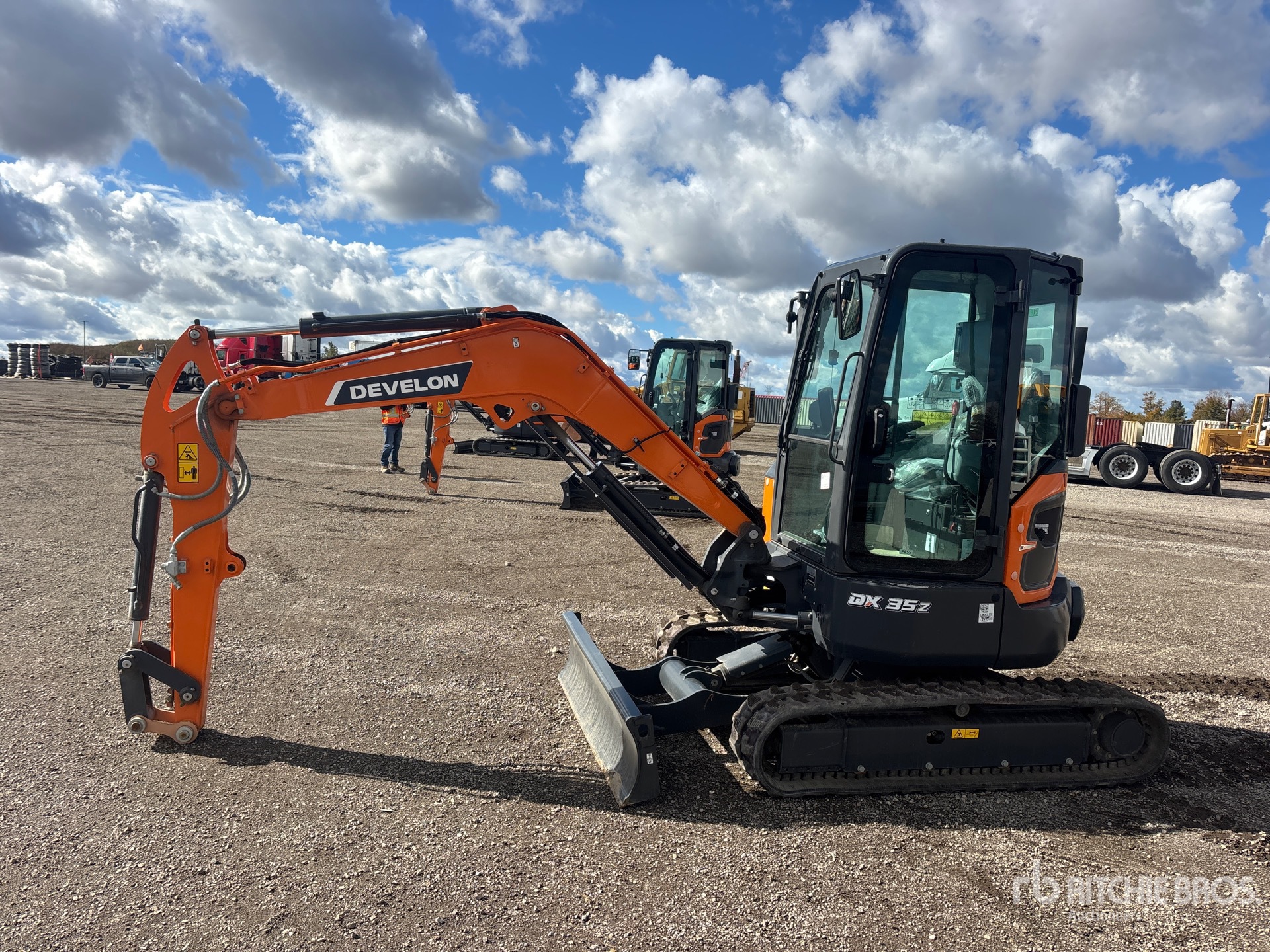 Photo of 2024 Develon DX35Z-7