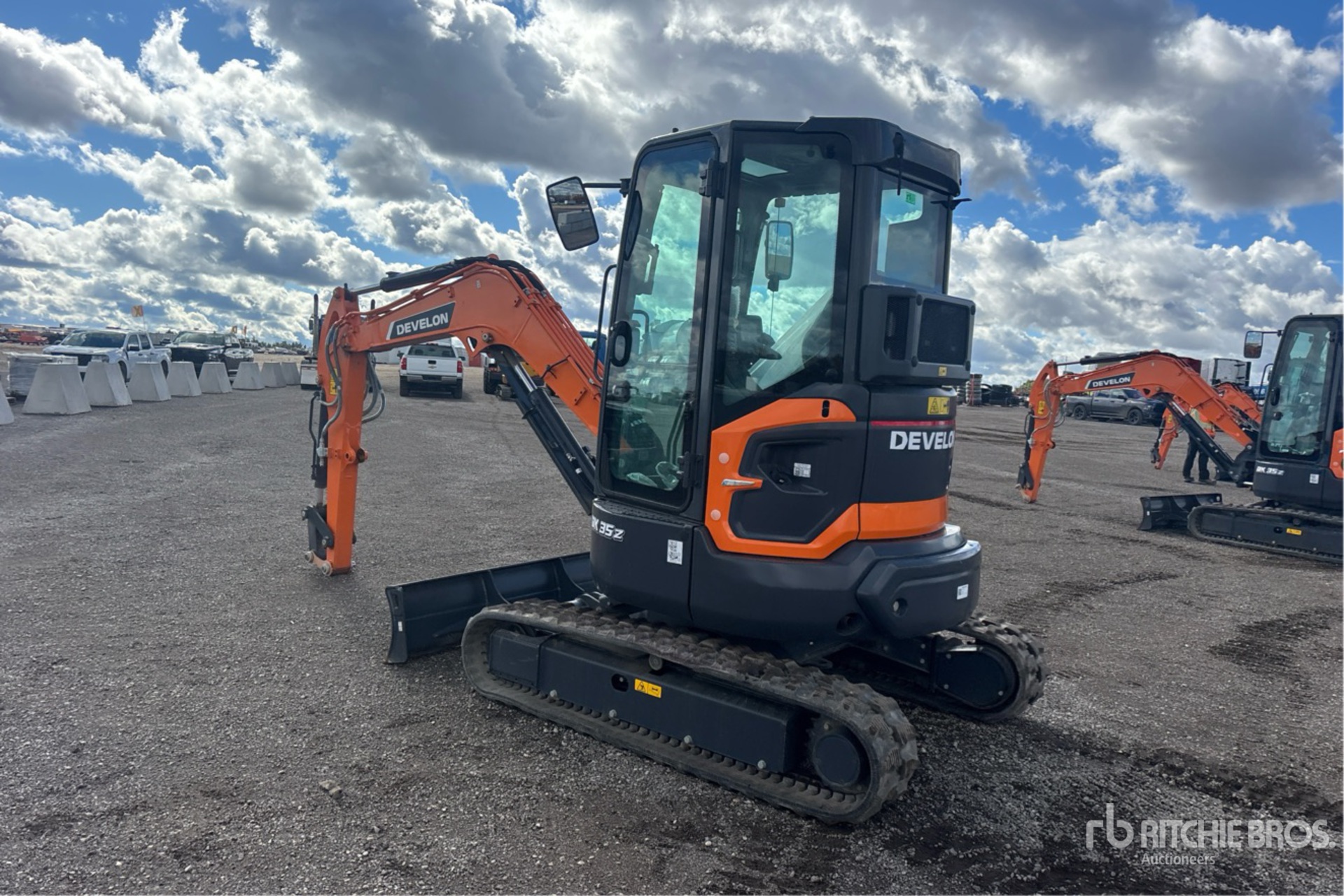 2024 Develon DX35Z-7