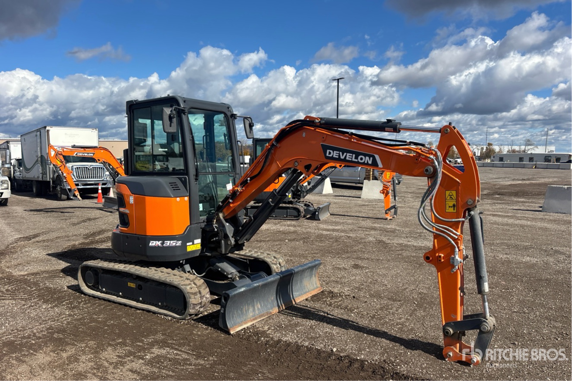 2023 Develon DX35Z-7