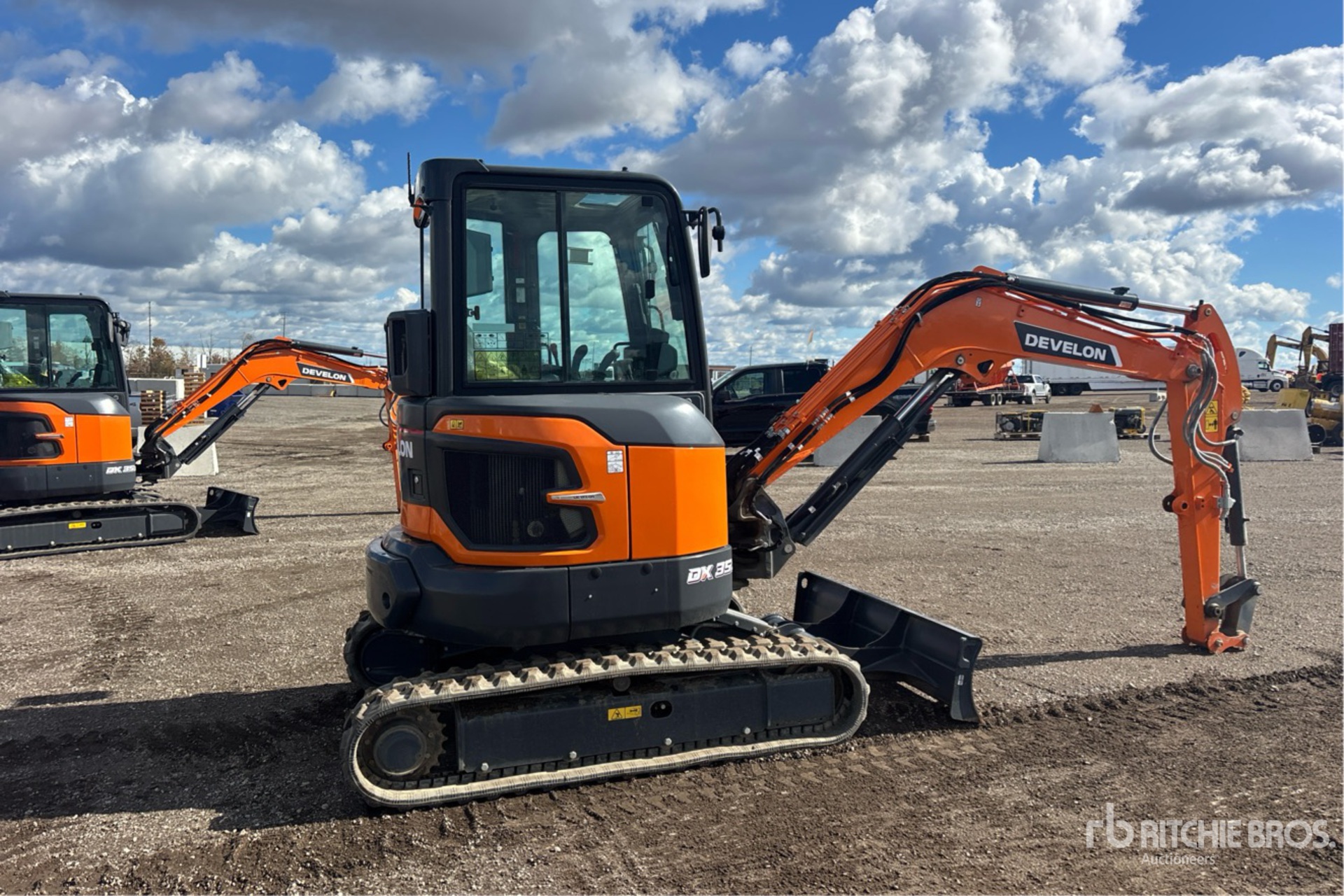 2023 Develon DX35Z-7