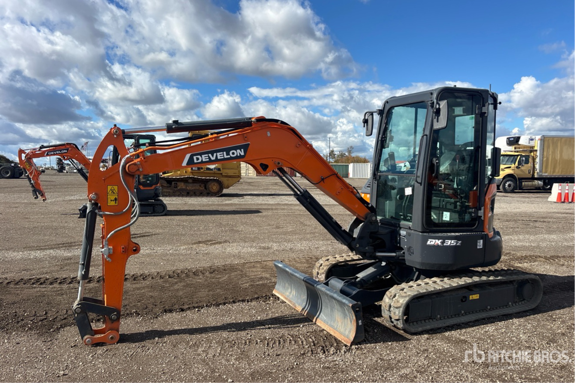 2023 Develon DX35Z-7