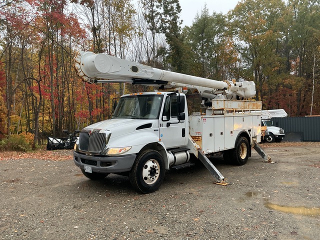 Altec AM55 60 ft on 2014 International 4300 4x2 AM55 Altec Bucket Truck