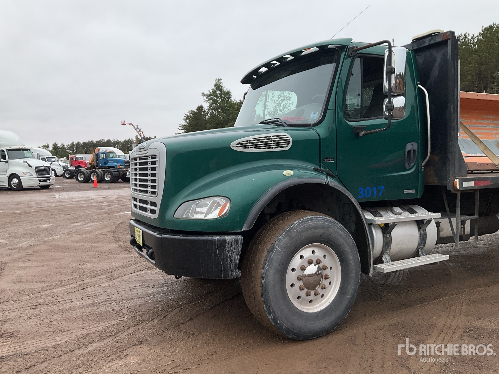 Photo of 2007 Freightliner M2 112