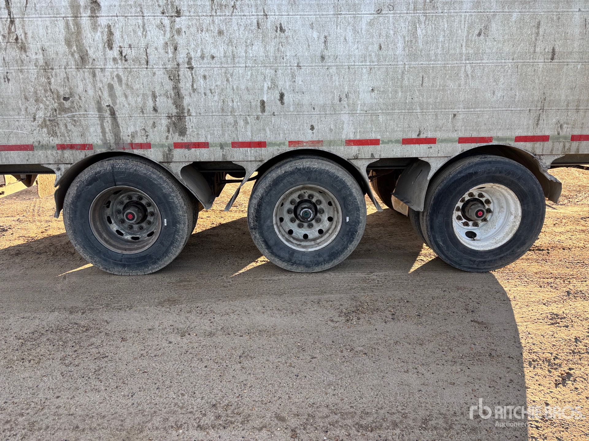 2005 Titan 53 ft x 102 in Tri/A Moving Flo ...