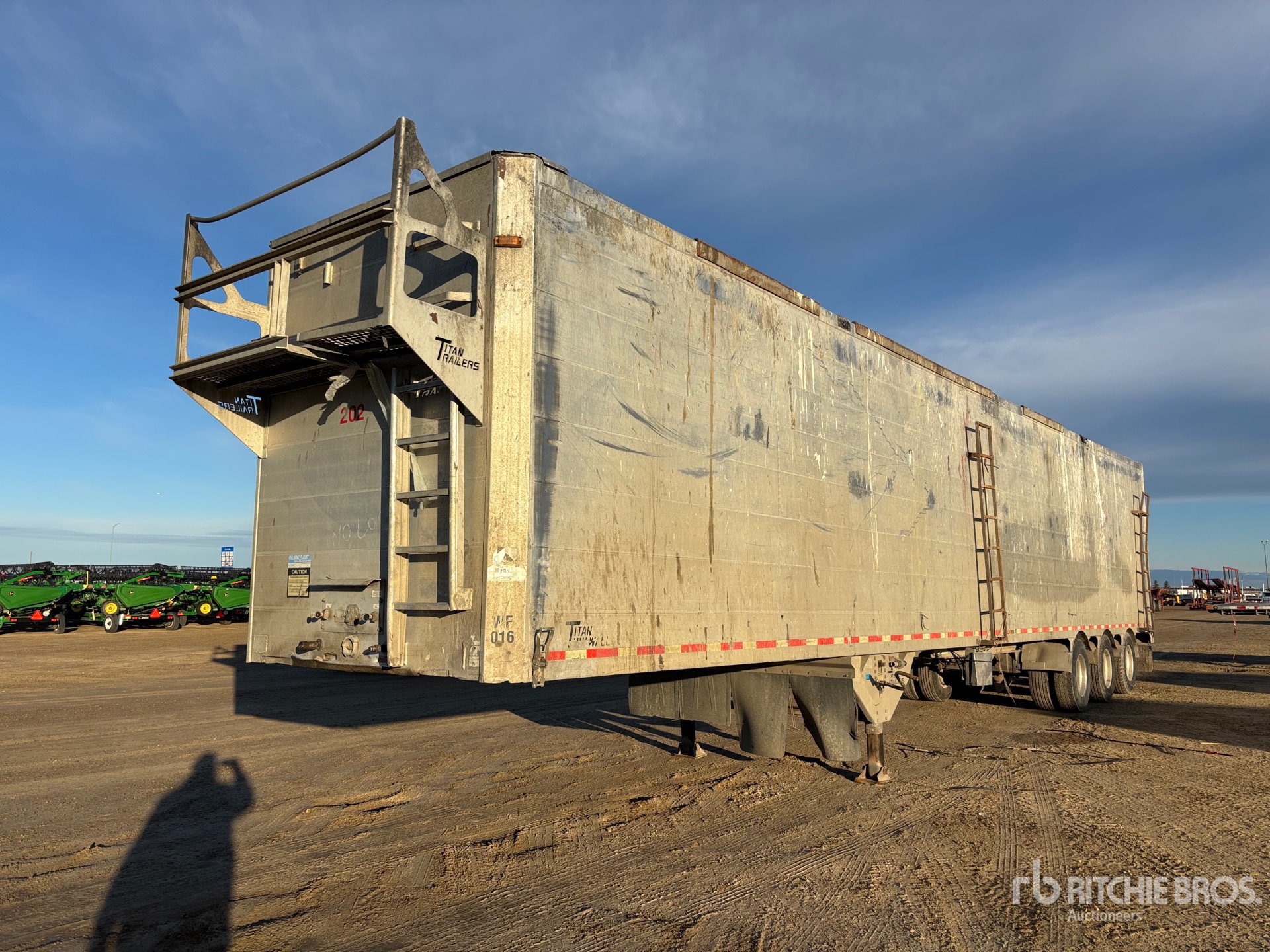 2005 Titan 53 ft x 102 in Tri/A Moving Flo ...