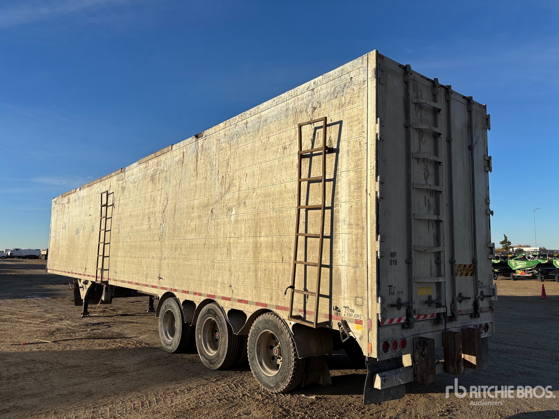 2005 Titan 53 ft x 102 in Tri/A Moving Flo ...