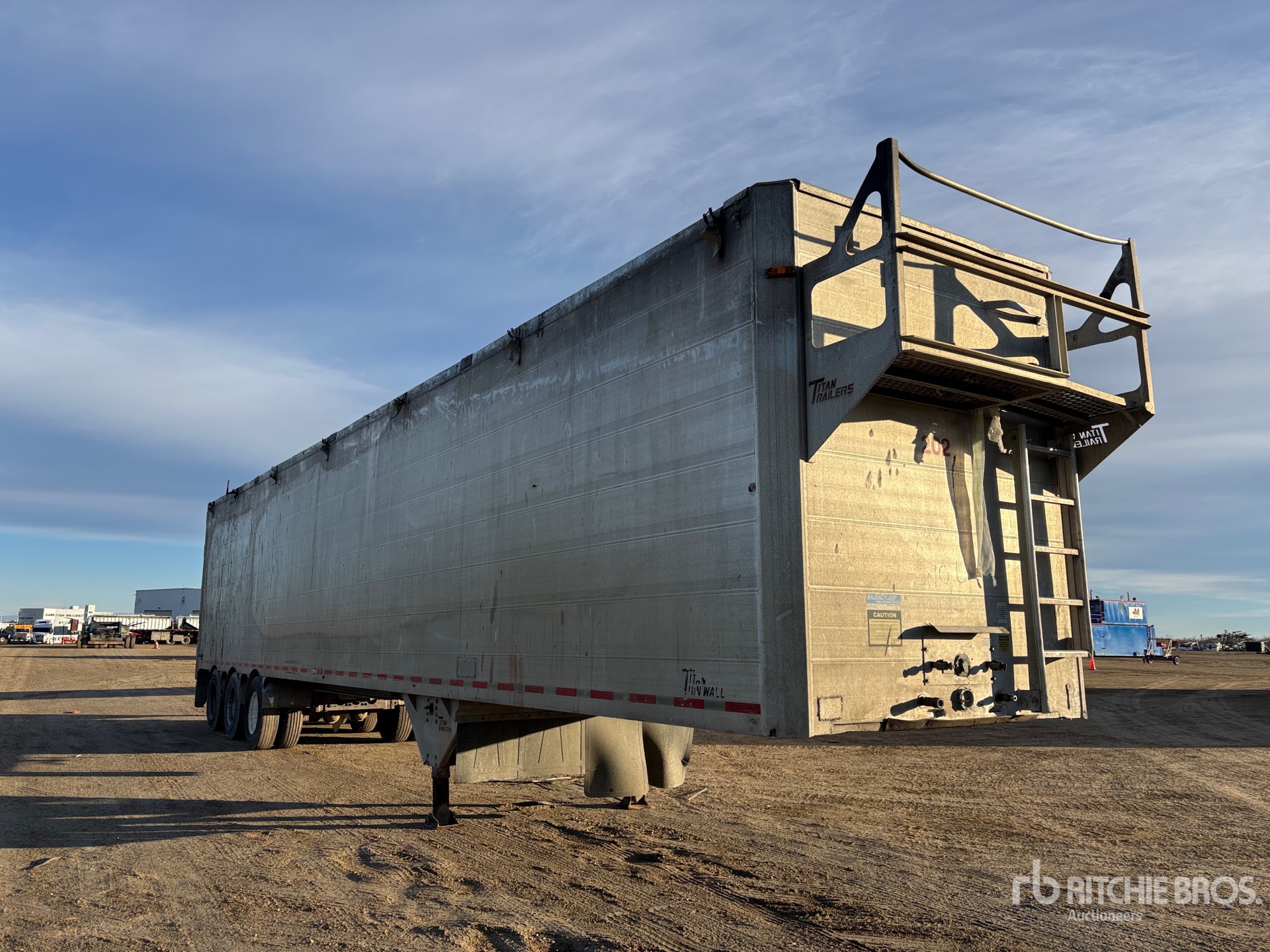 2005 Titan 53 ft x 102 in Tri/A Moving Flo ...