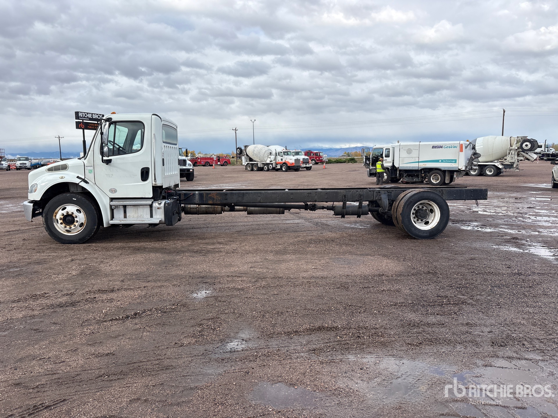 2013 Freightliner M2 106