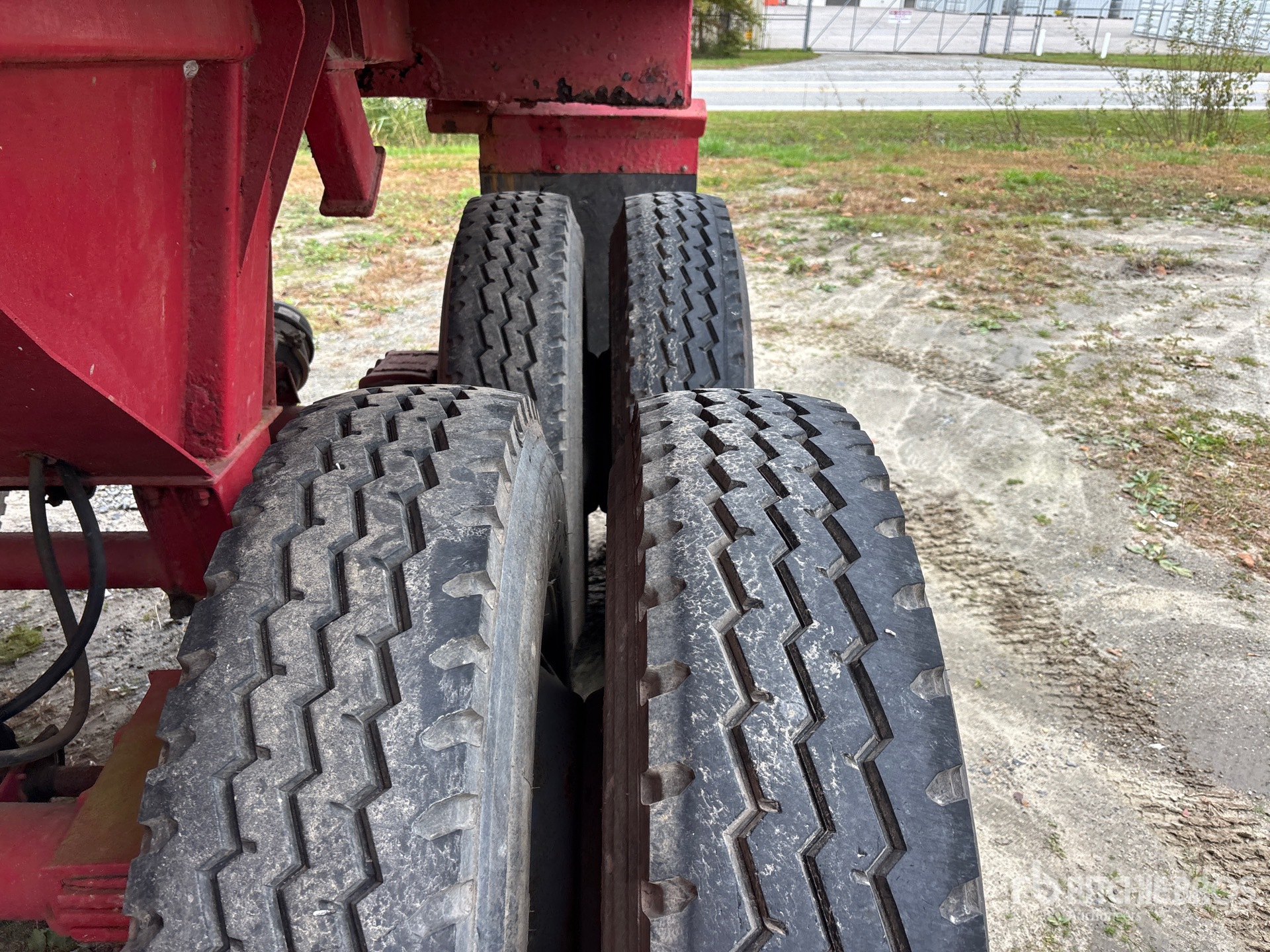 1998 CPS 35 FT T/A QUARTER FRAME ROUND B ...