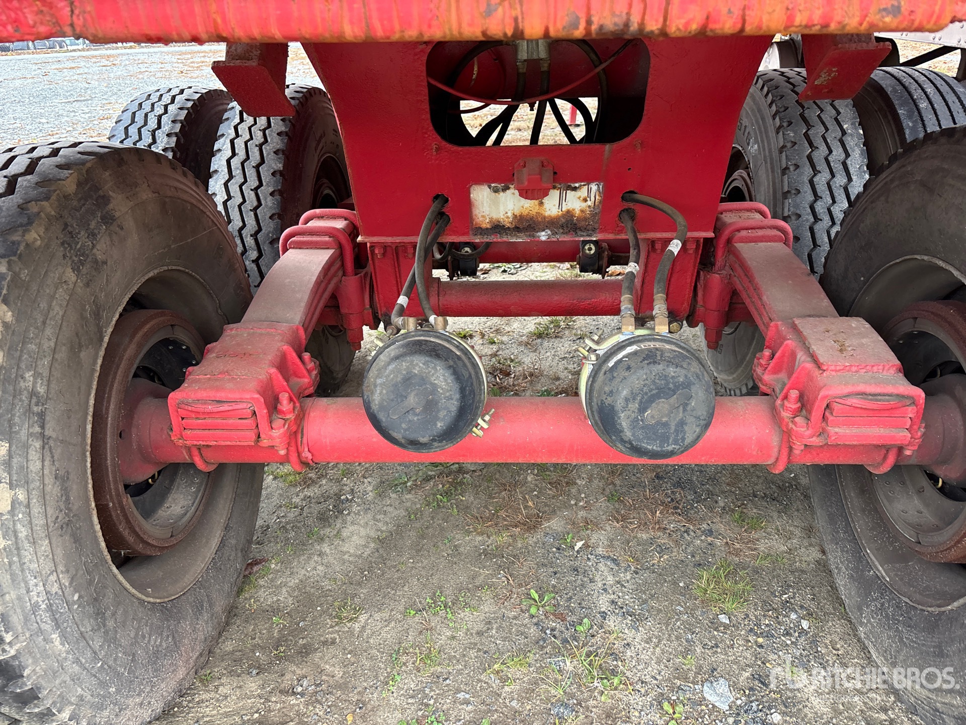 1998 CPS 35 FT T/A QUARTER FRAME ROUND B ...