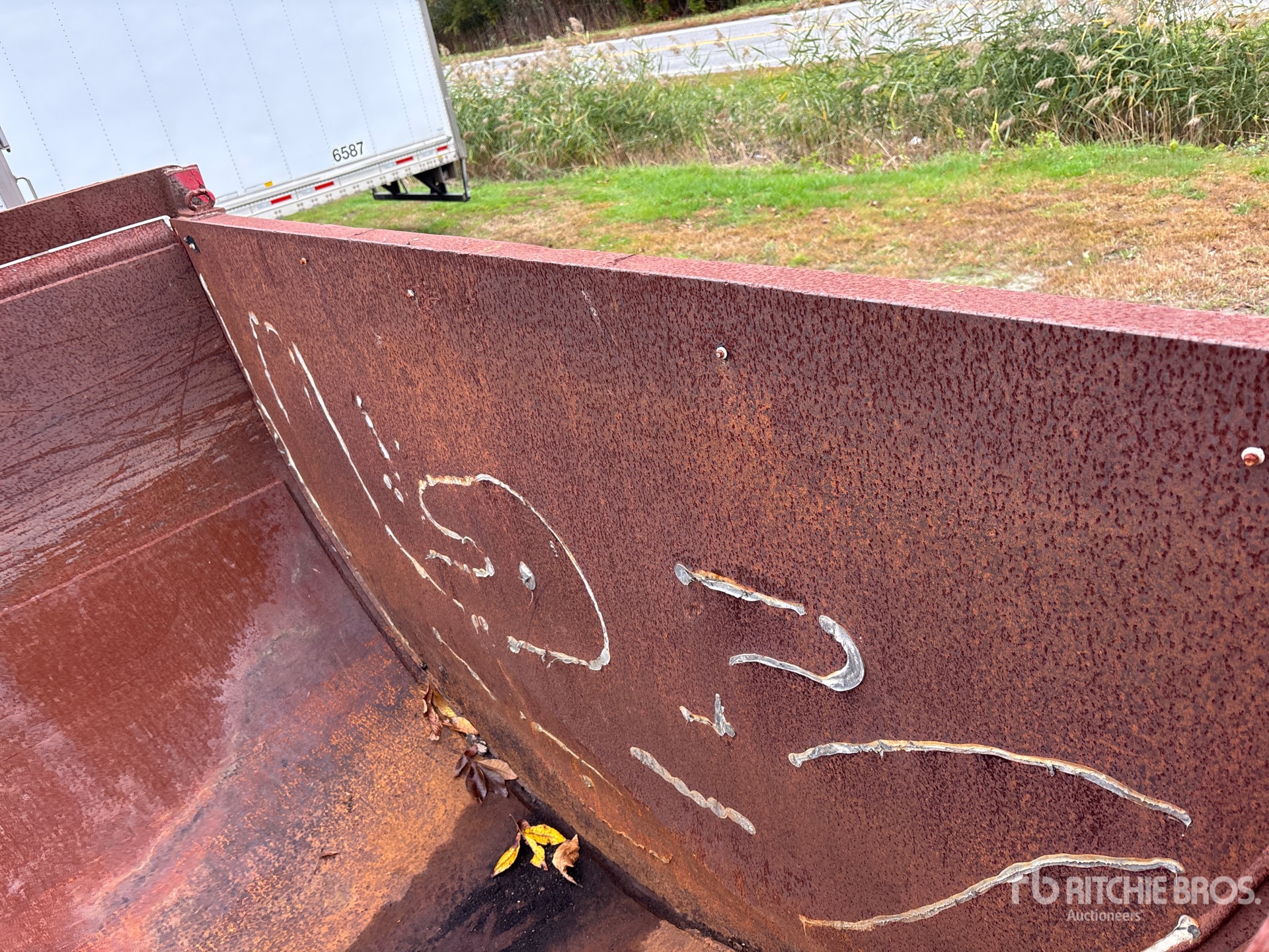 1998 CPS 35 FT T/A QUARTER FRAME ROUND B ...